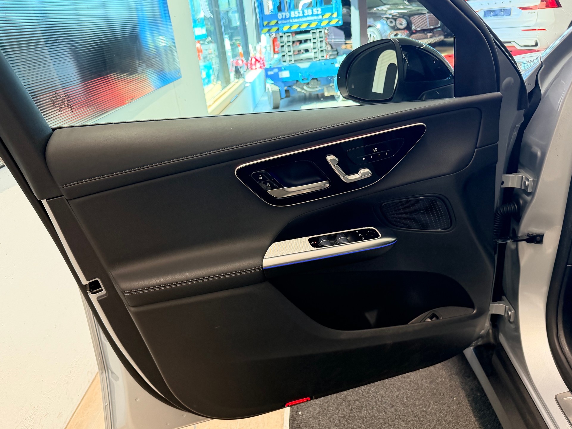 MERCEDES-BENZ GLC 300 d AMG 4Matic 9G-Tronic-image-11