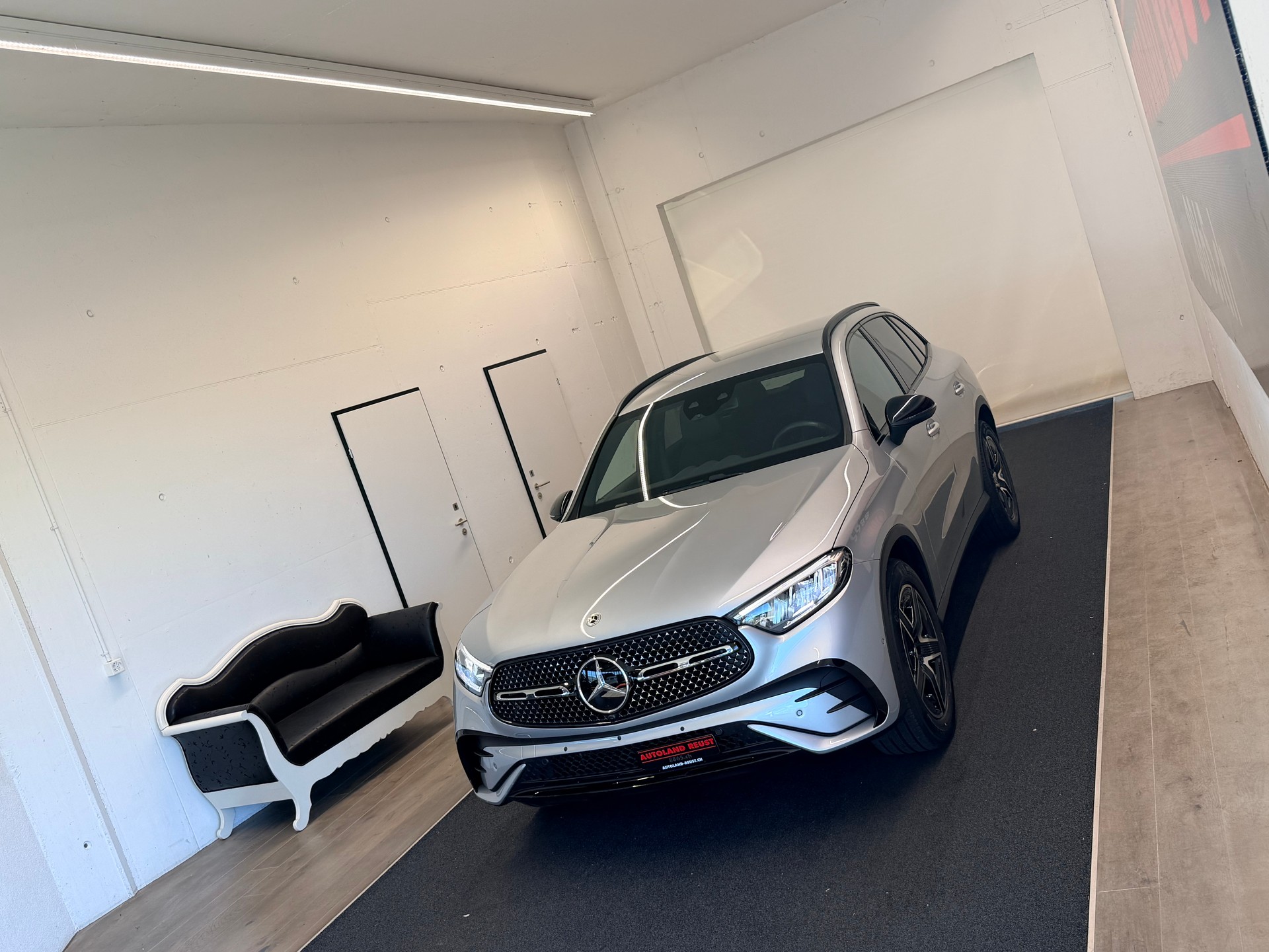 MERCEDES-BENZ GLC 300 d AMG 4Matic 9G-Tronic-image-3