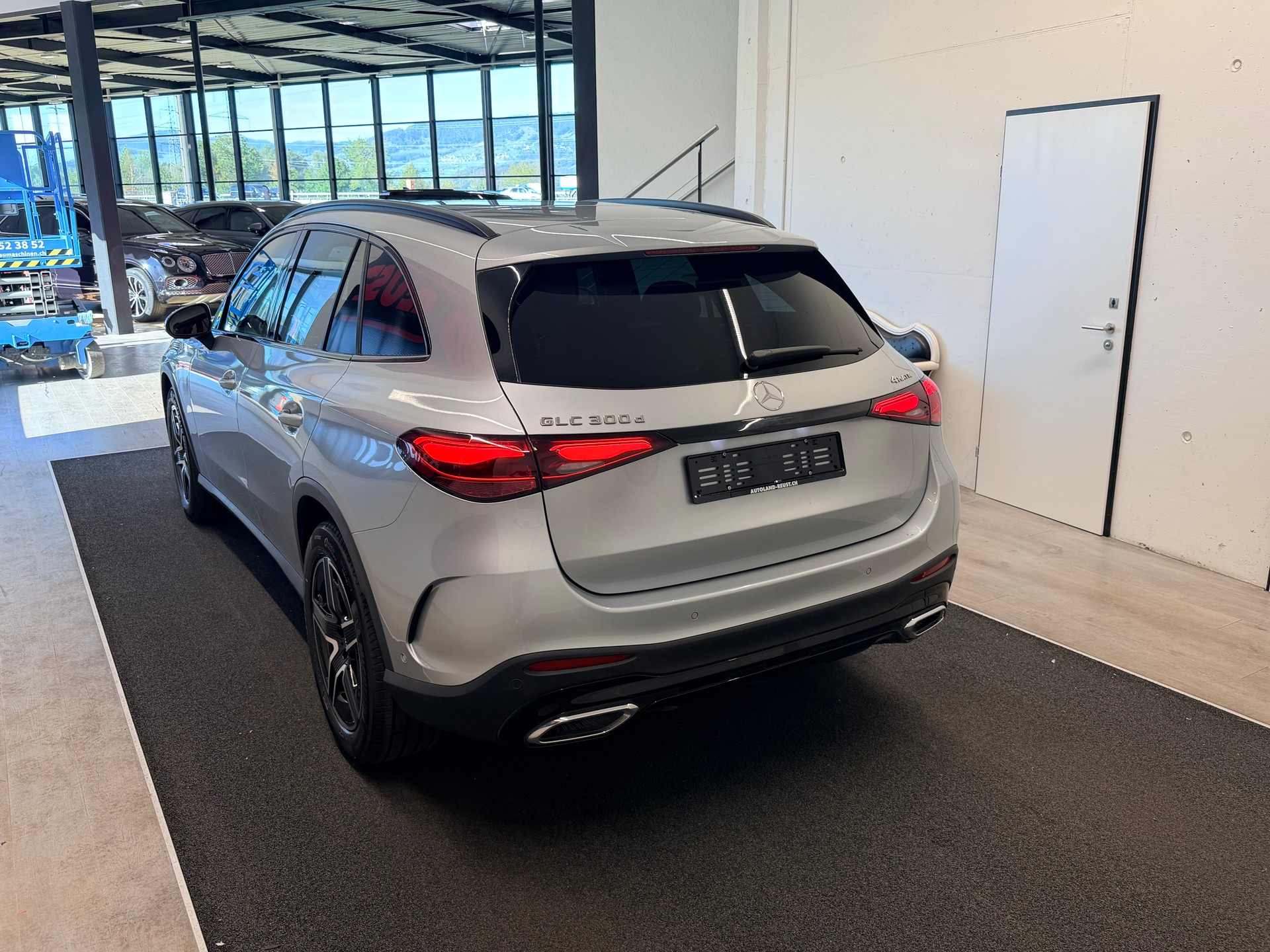 MERCEDES-BENZ GLC 300 d AMG 4Matic 9G-Tronic-image-7