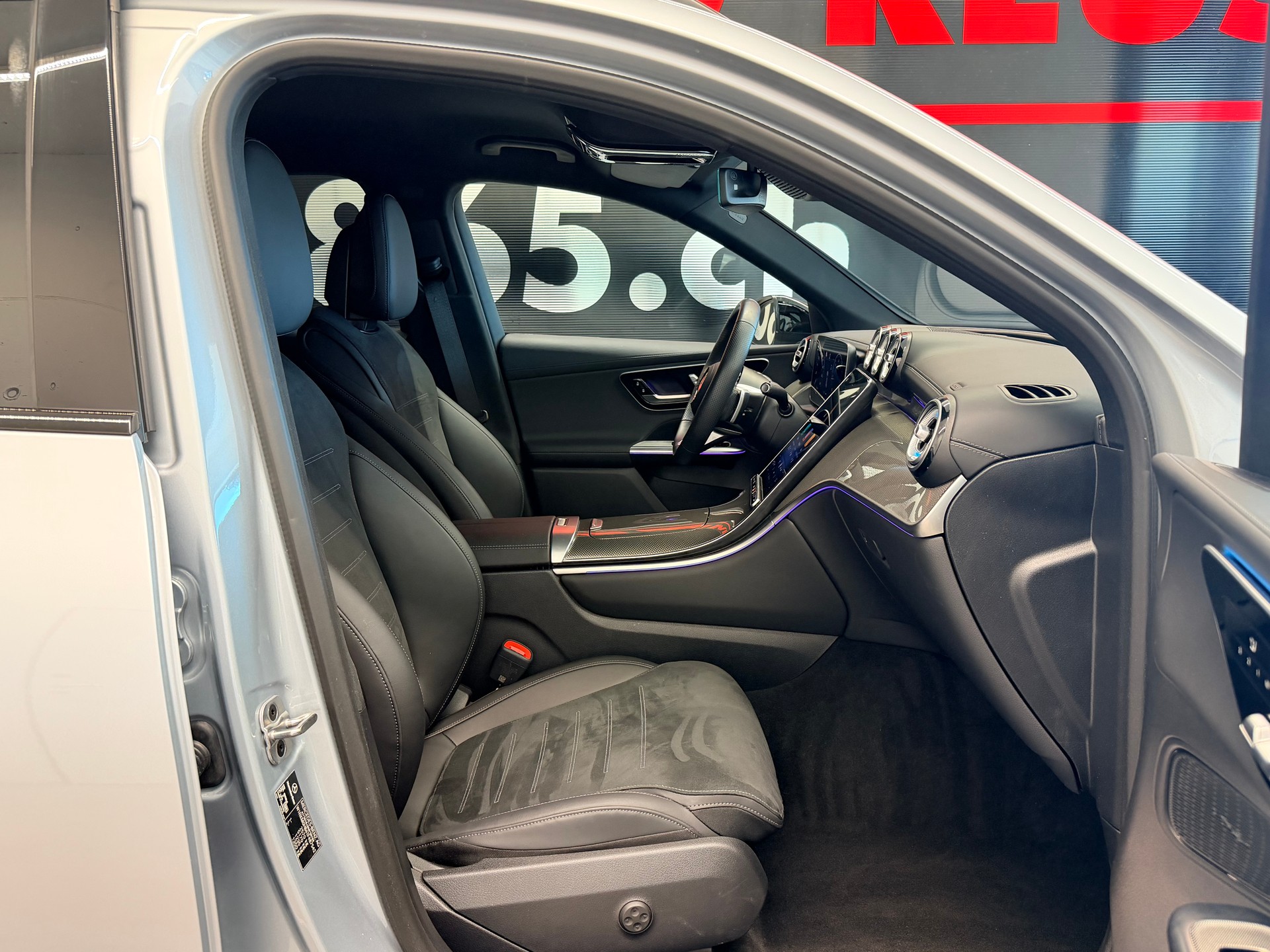 MERCEDES-BENZ GLC 300 d AMG 4Matic 9G-Tronic-image-18