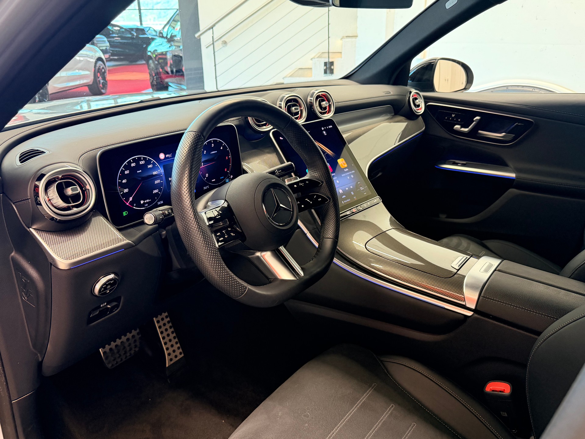 MERCEDES-BENZ GLC 300 d AMG 4Matic 9G-Tronic-image-10