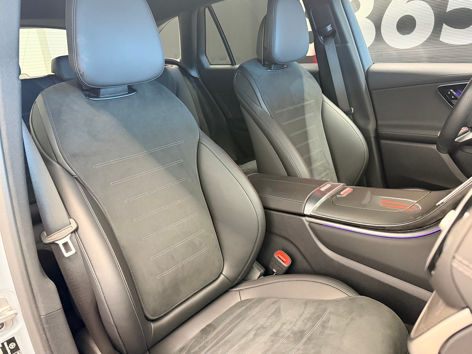 MERCEDES-BENZ GLC 300 d AMG 4Matic 9G-Tronic-image-19