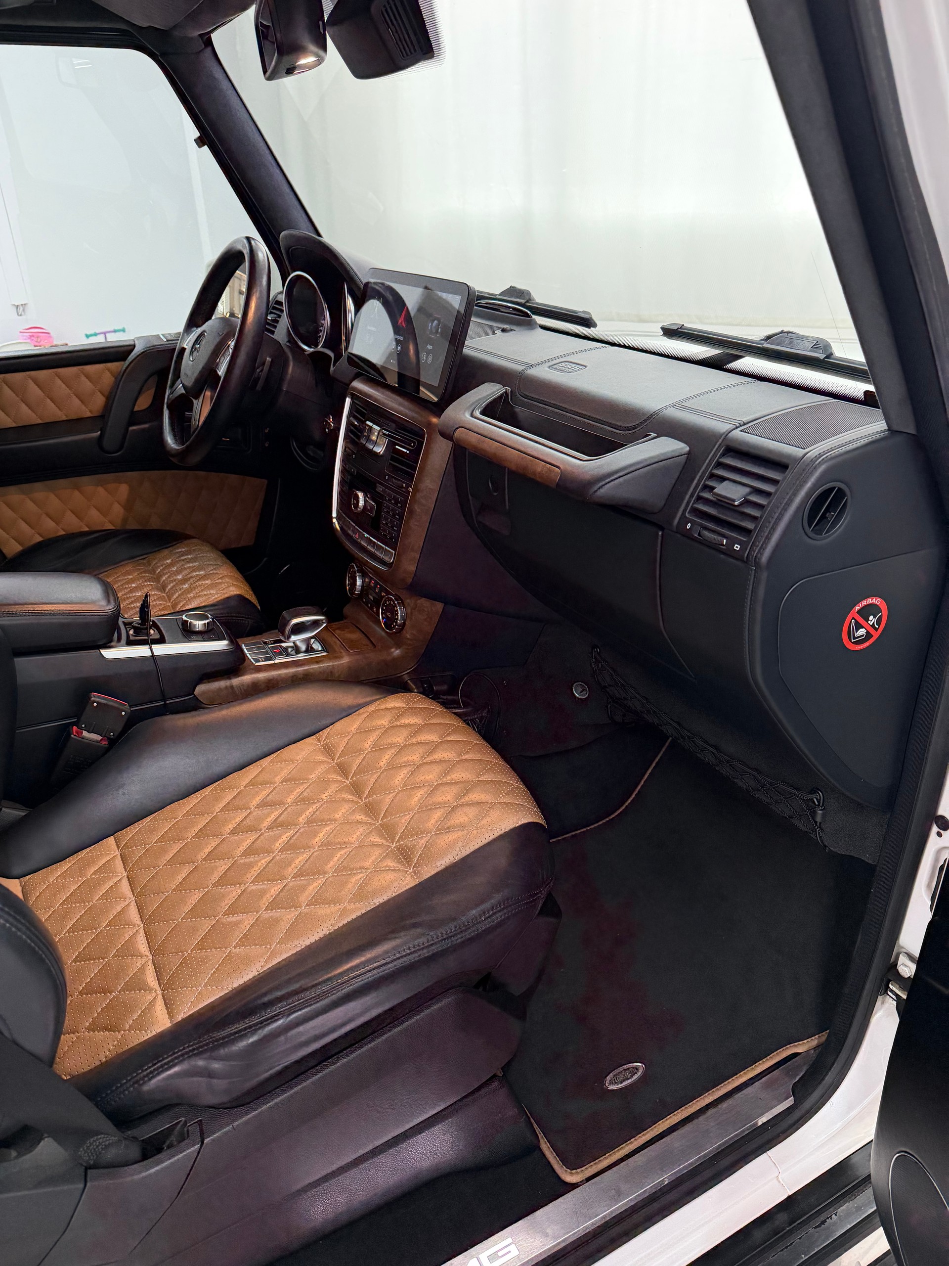 MERCEDES-BENZ G 63 AMG Automatic-image-13