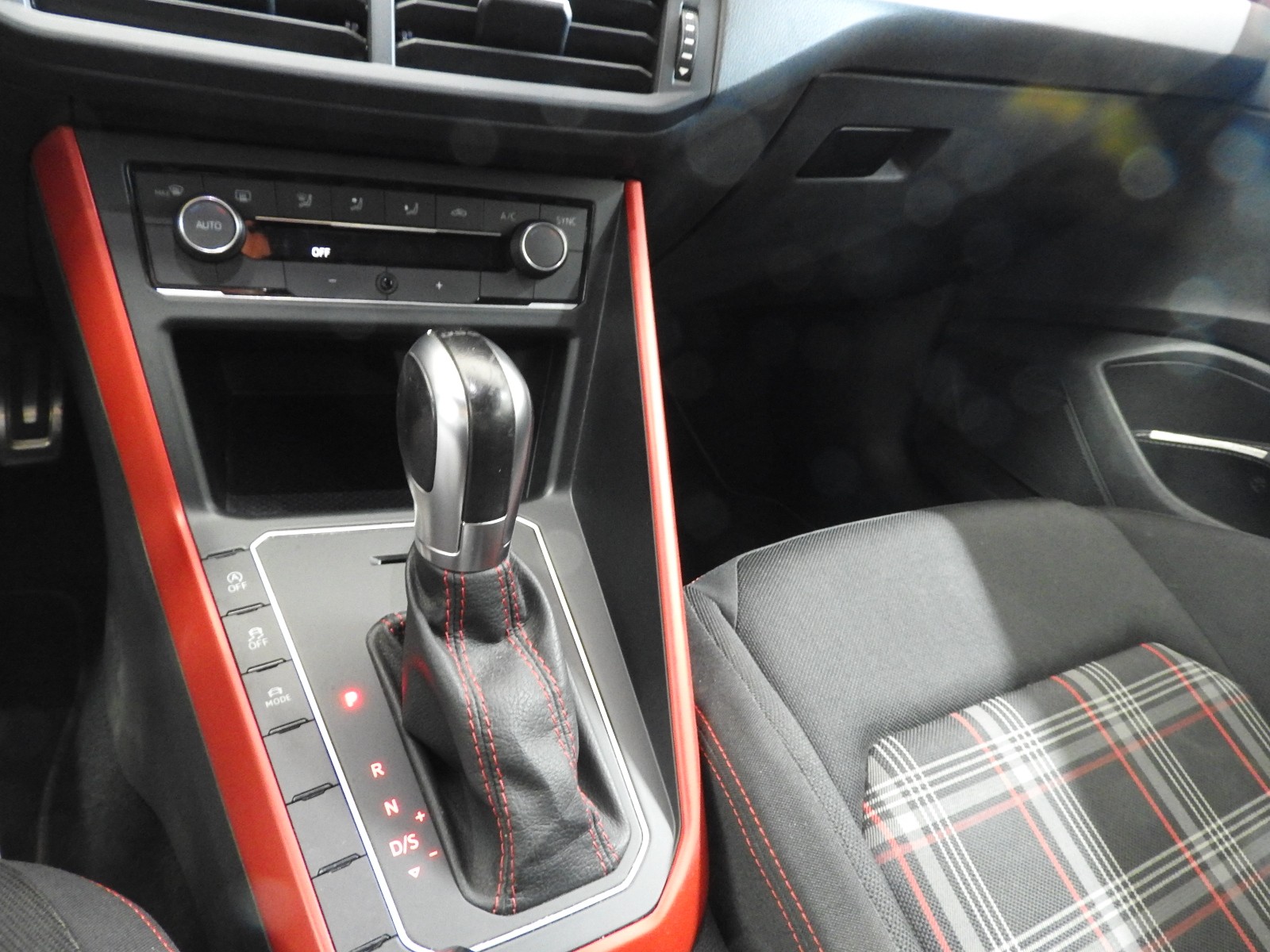 VW Polo 2.0 TSI GTI DSG-image-12