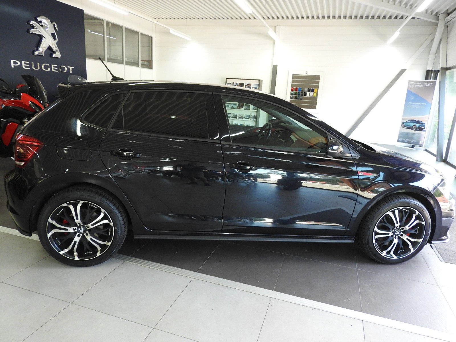VW Polo 2.0 TSI GTI DSG-image-13