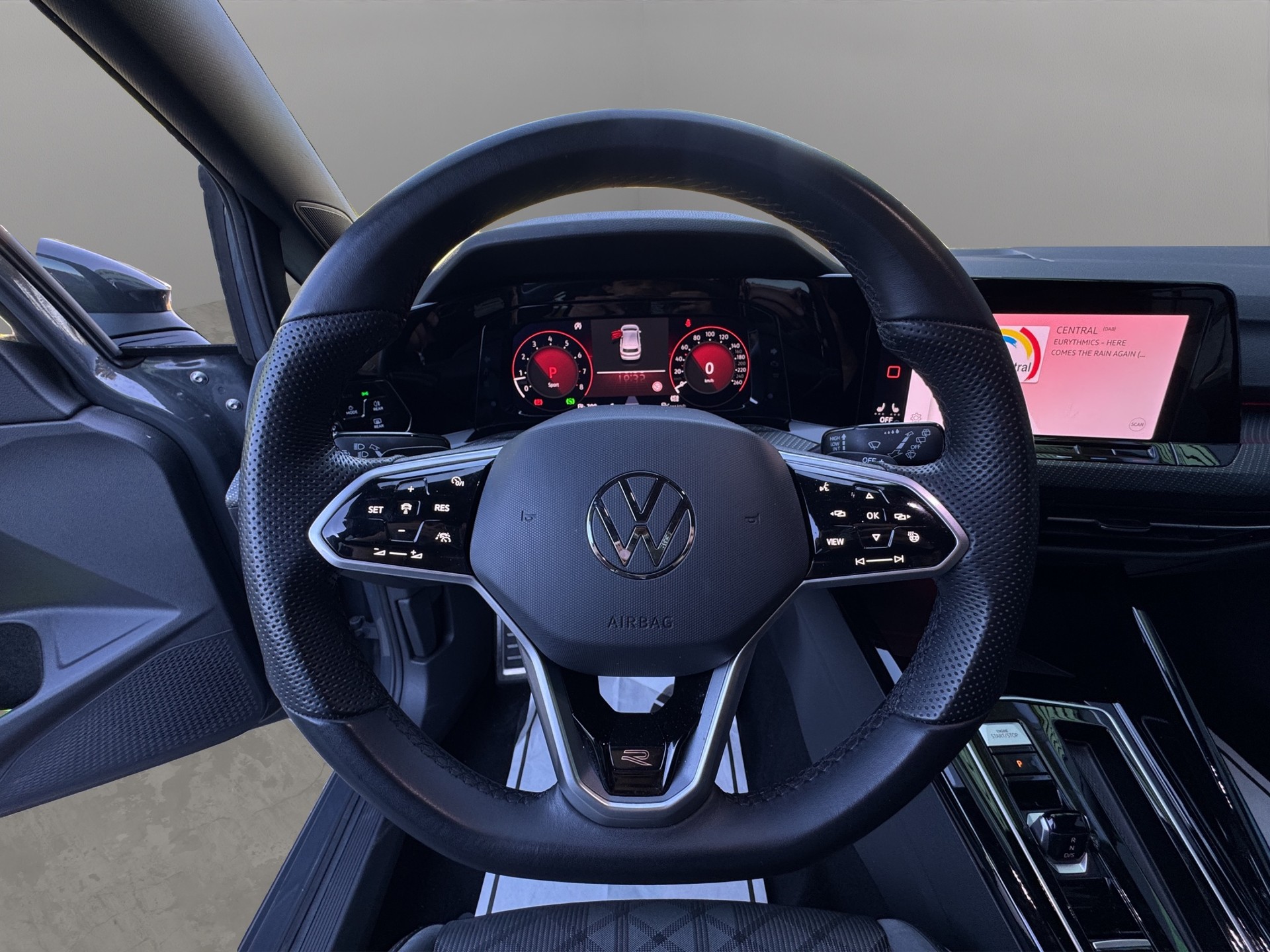 VW Golf 1.5 e TSI R-Line DSG-image-9