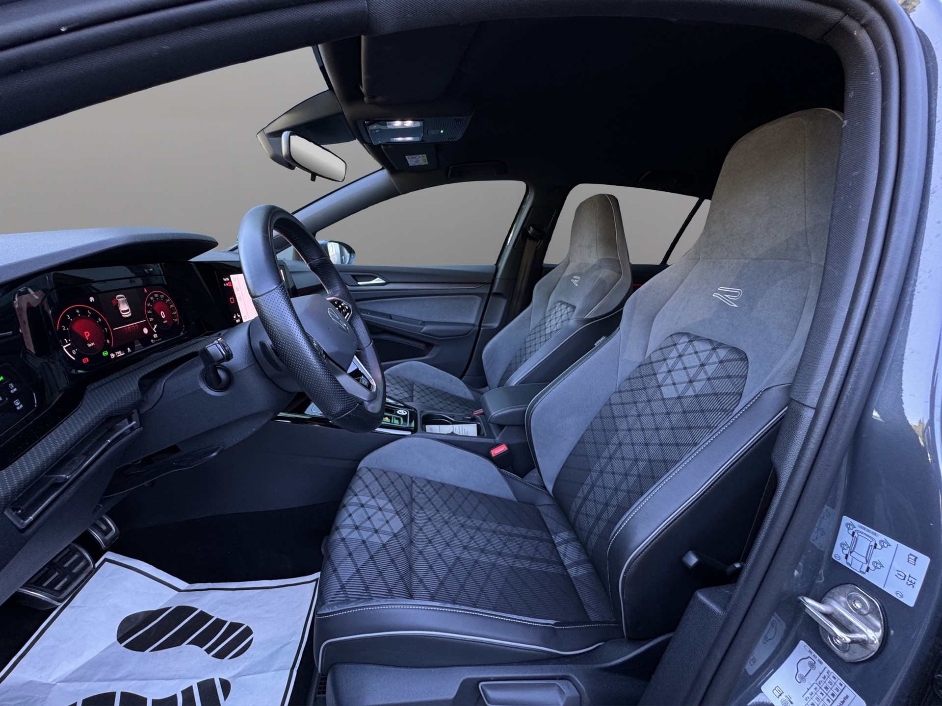 VW Golf 1.5 e TSI R-Line DSG-image-8