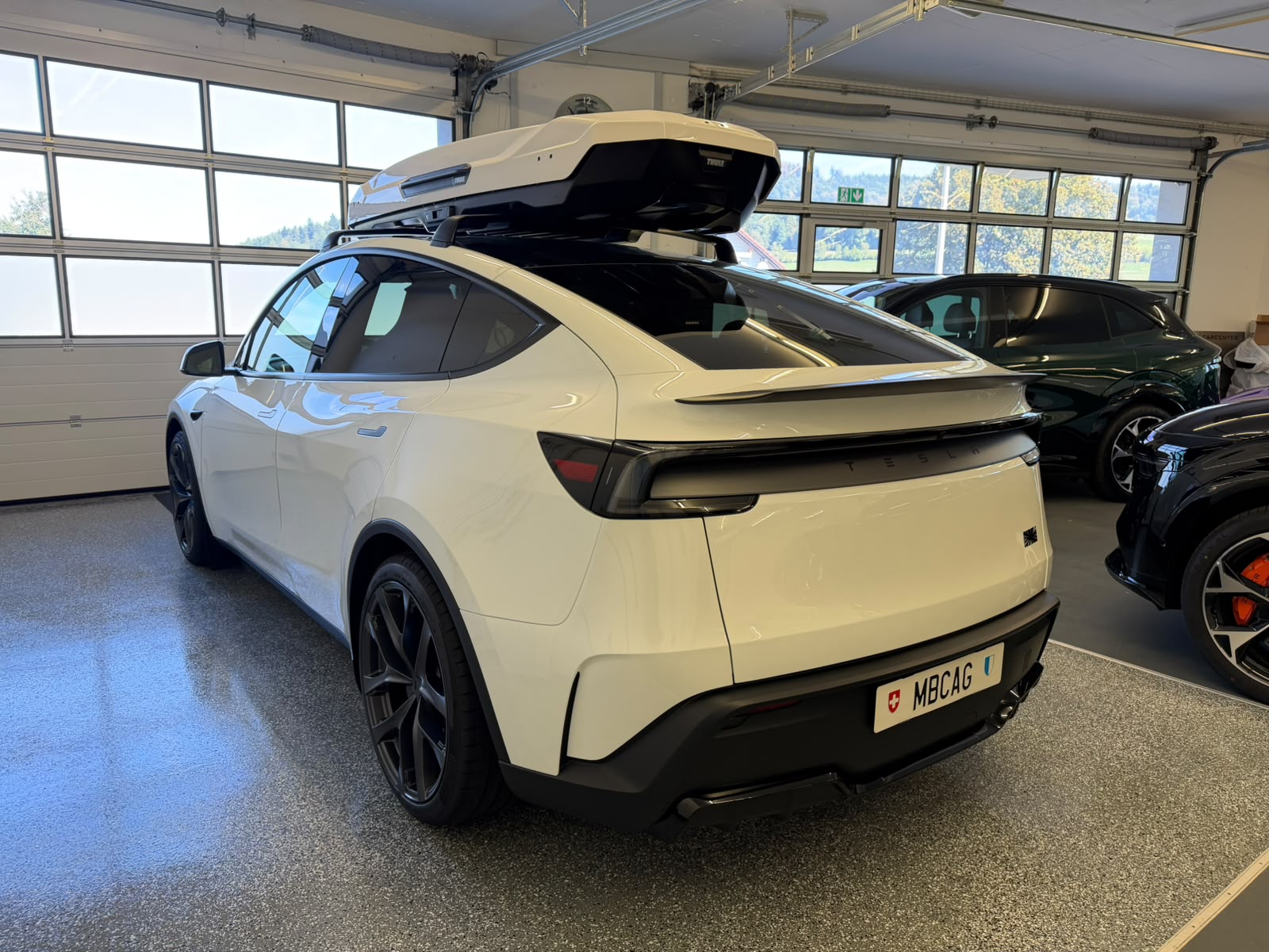 TESLA Model Y Performance AWD 626PS, Neuwagen, CH Typenschein, Dachbox-image-2