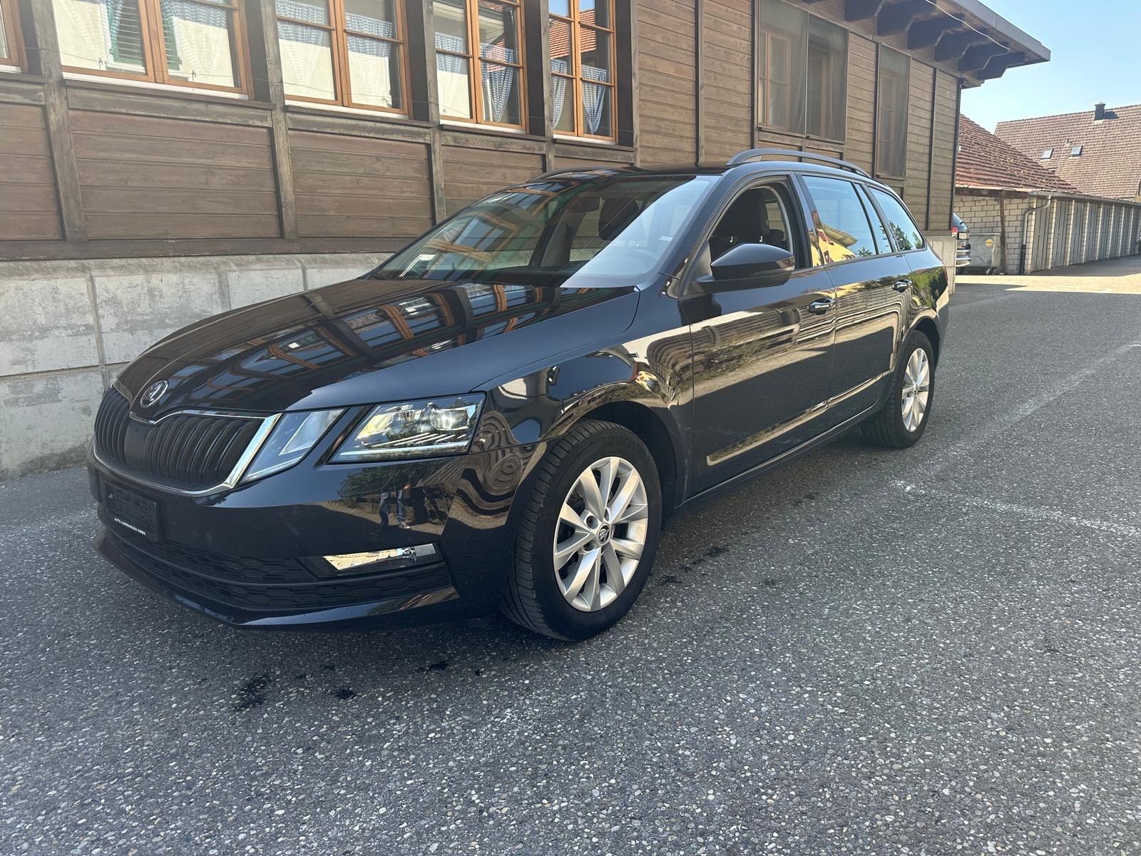 SKODA Octavia Combi 2.0 TSI Ambition DSG-image-1