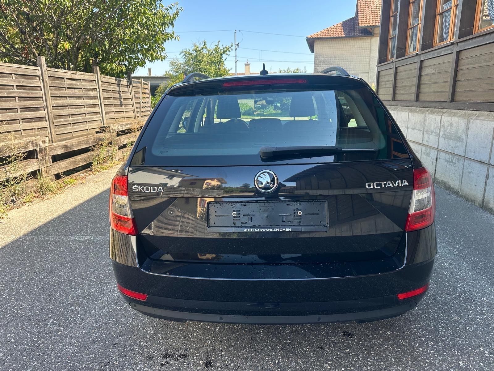 SKODA Octavia Combi 2.0 TSI Ambition DSG-image-5