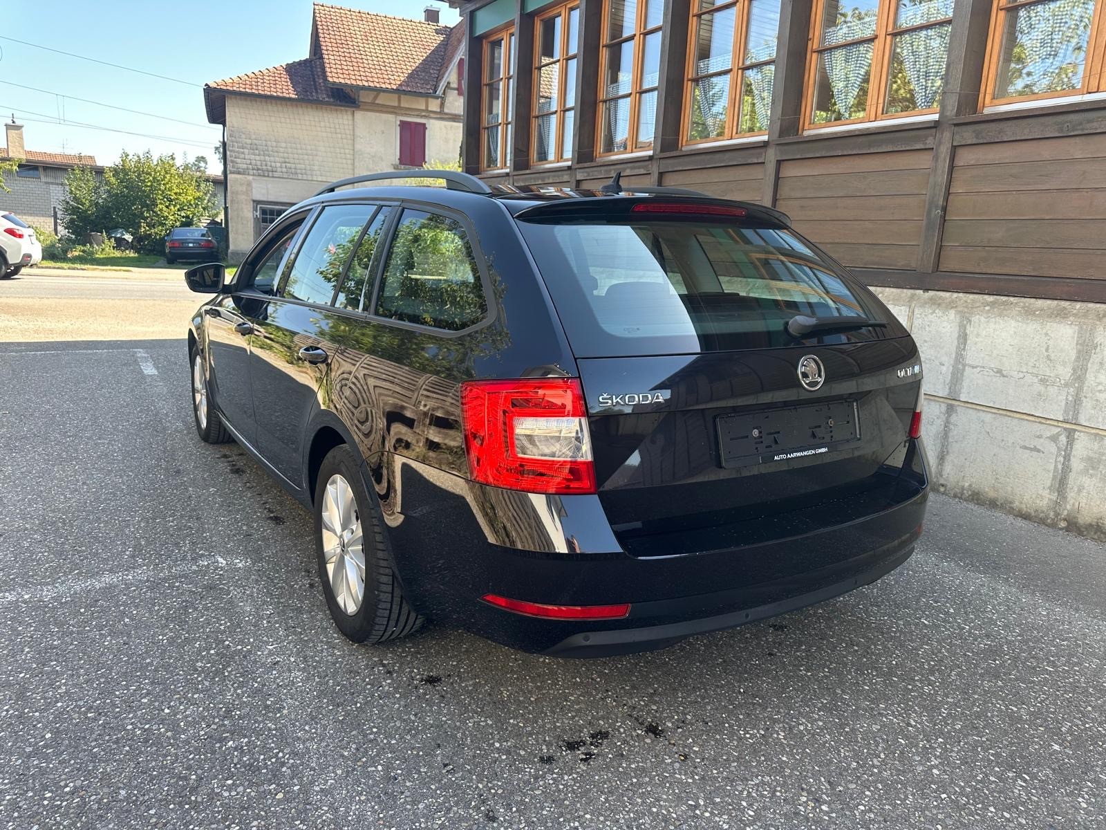 SKODA Octavia Combi 2.0 TSI Ambition DSG-image-3