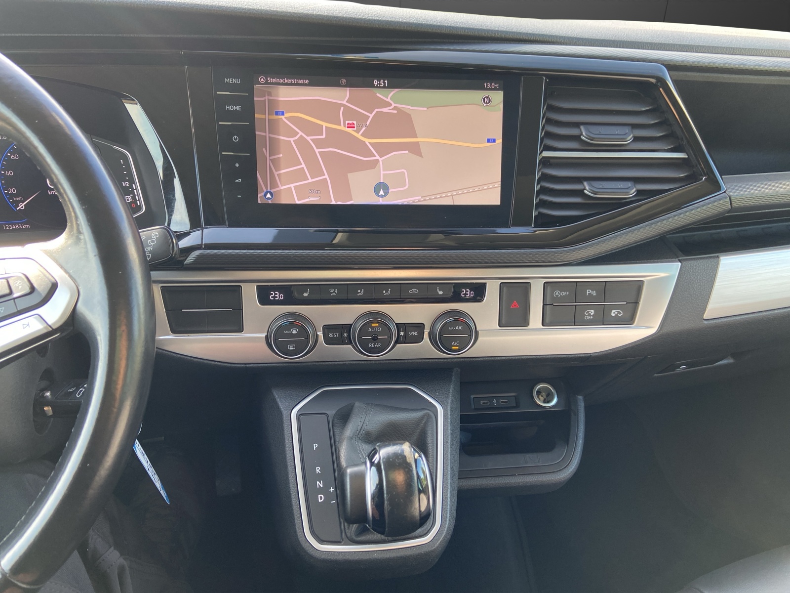 VW T6.1 Multivan 2.0 TDI Family DSG-image-11
