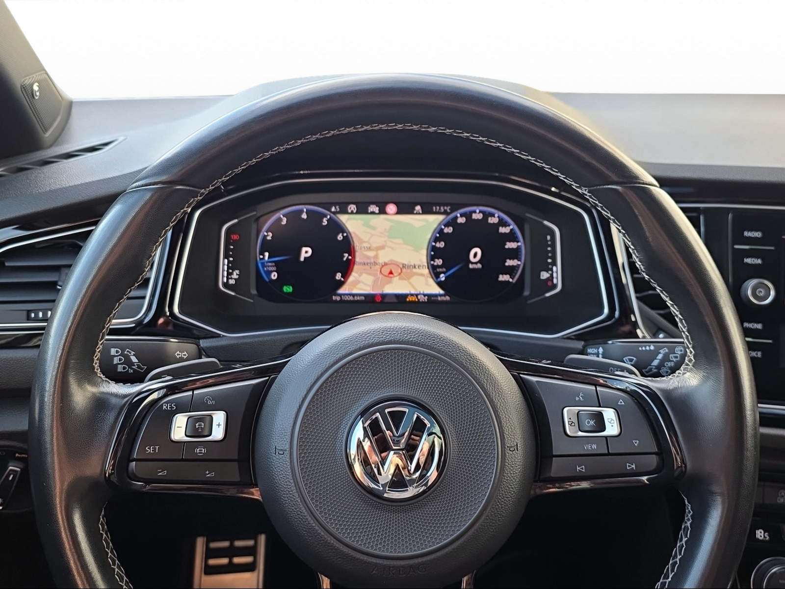 VW T-Roc 2.0 TSI R DSG 4Motion-image-4