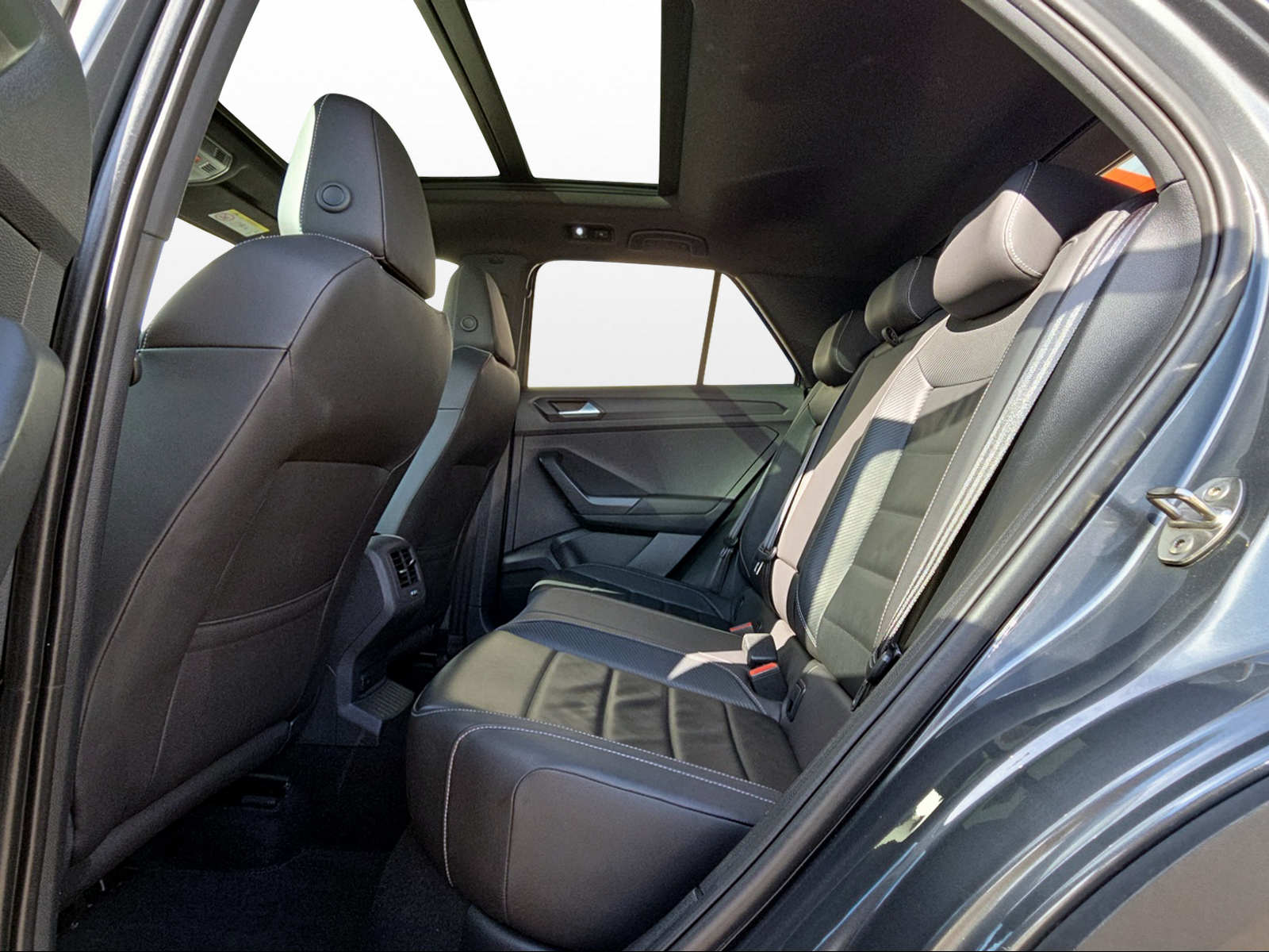 VW T-Roc 2.0 TSI R DSG 4Motion-image-10