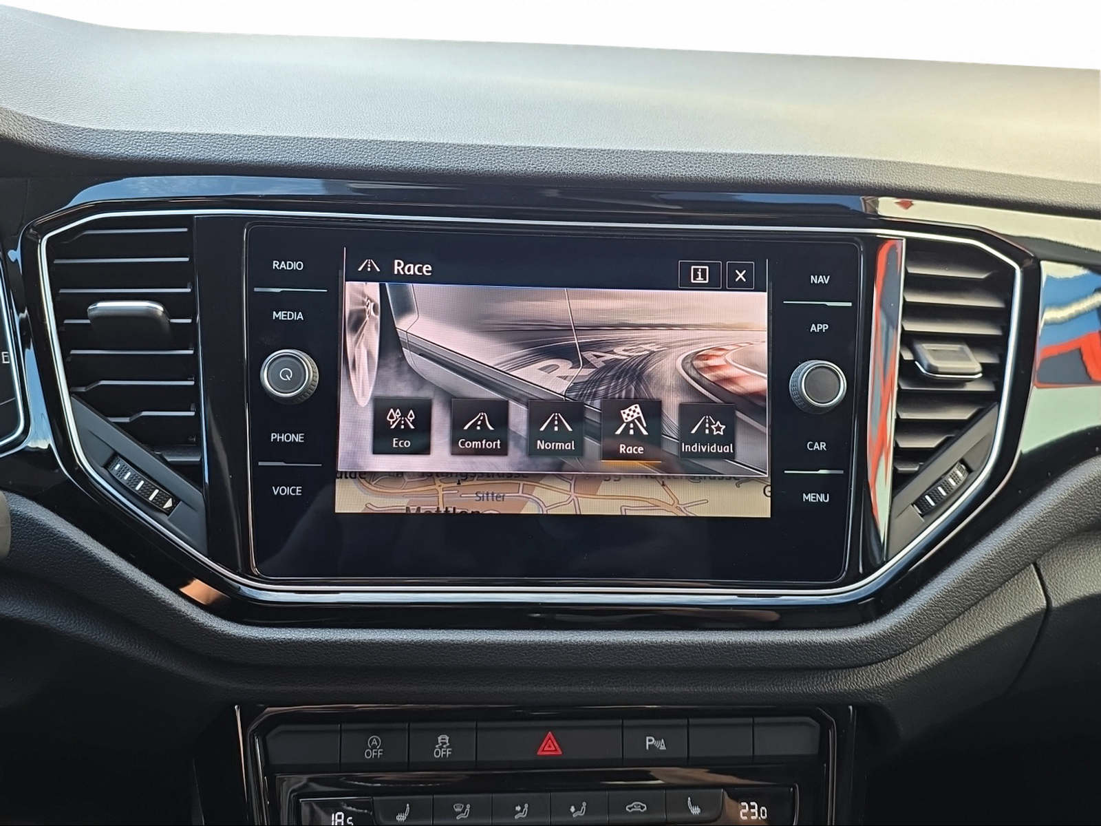 VW T-Roc 2.0 TSI R DSG 4Motion-image-8