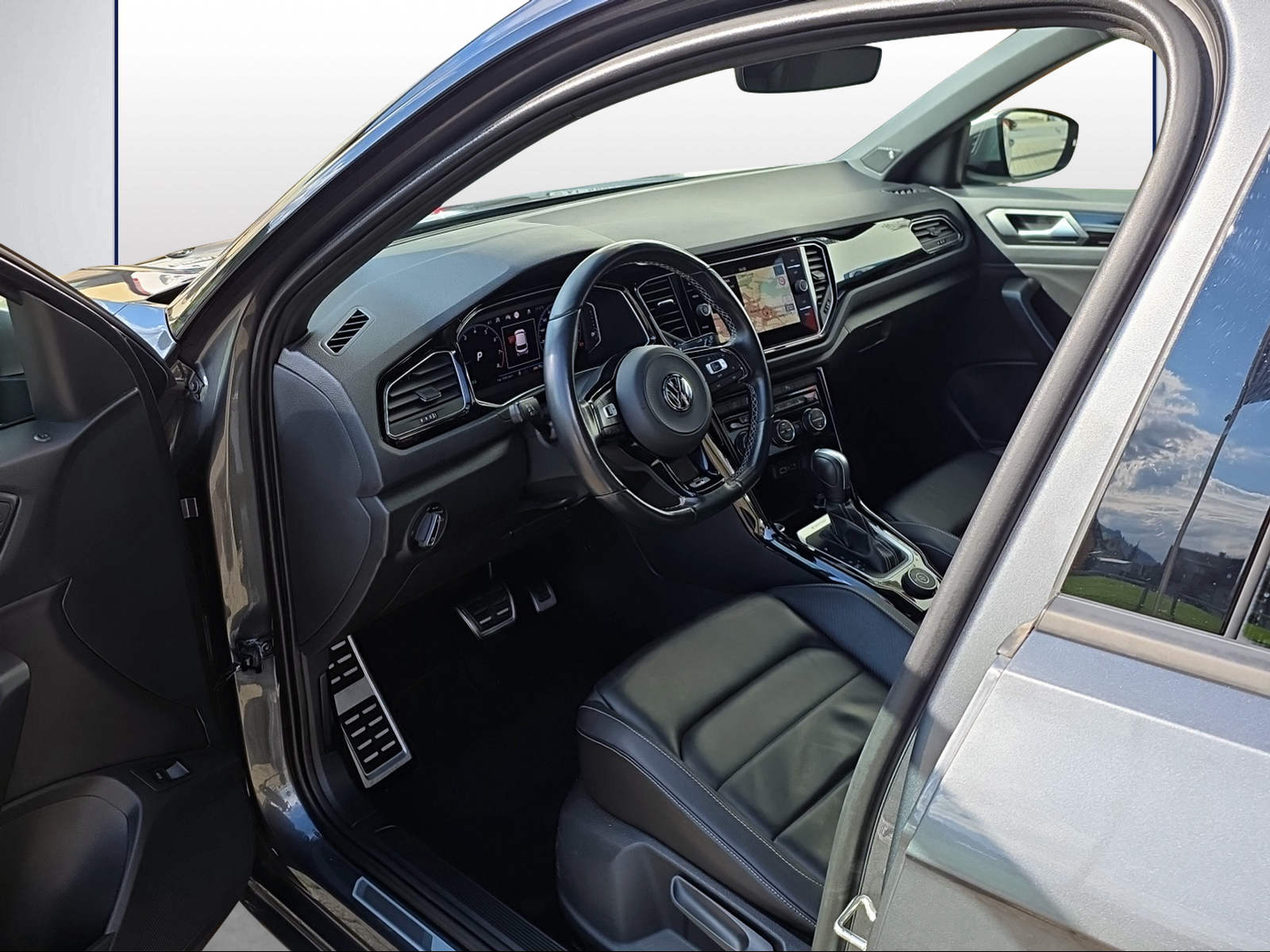 VW T-Roc 2.0 TSI R DSG 4Motion-image-5