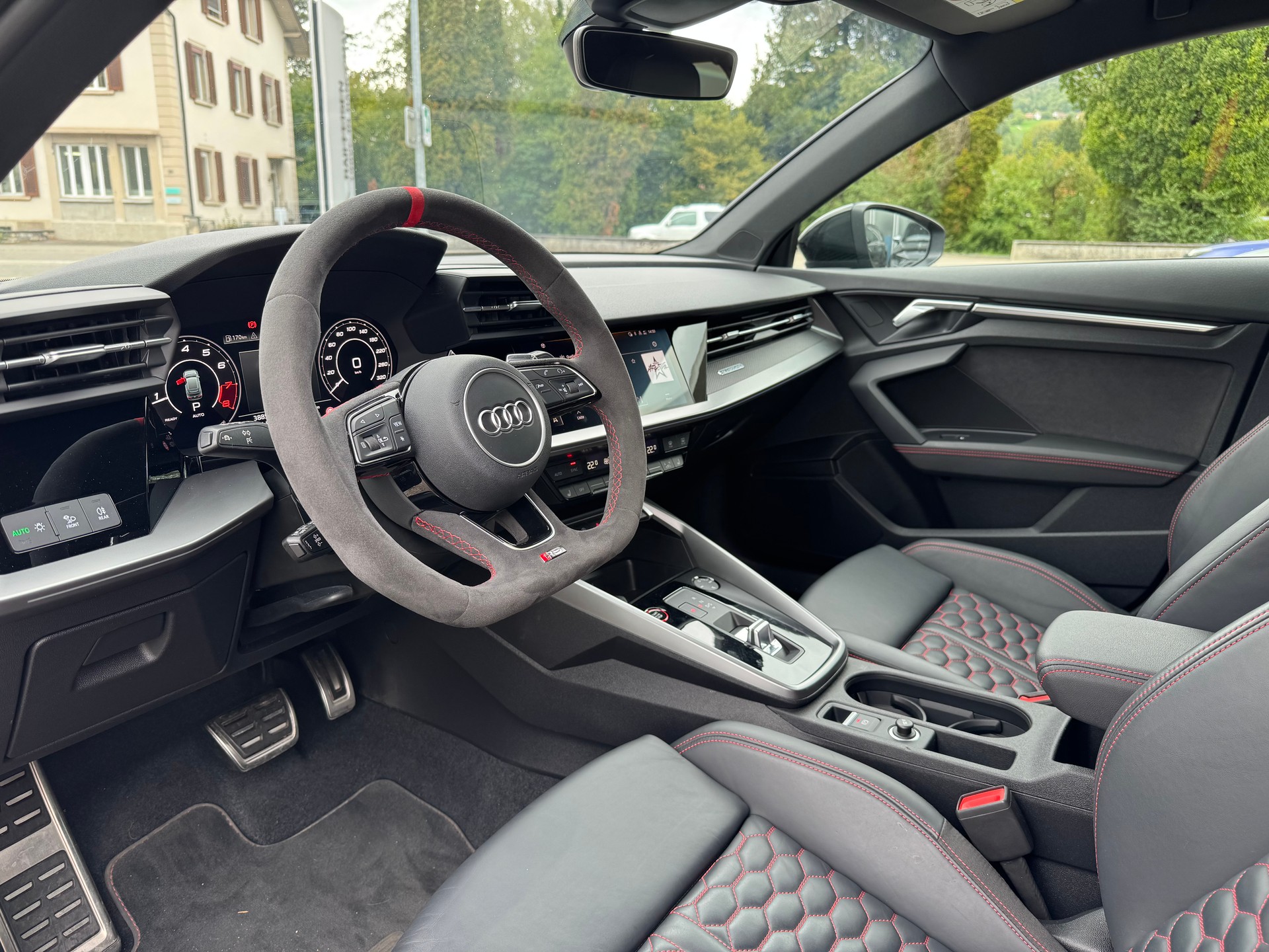 AUDI RS3 Sportback 2.5 TSI quattro S-tronic-image-12