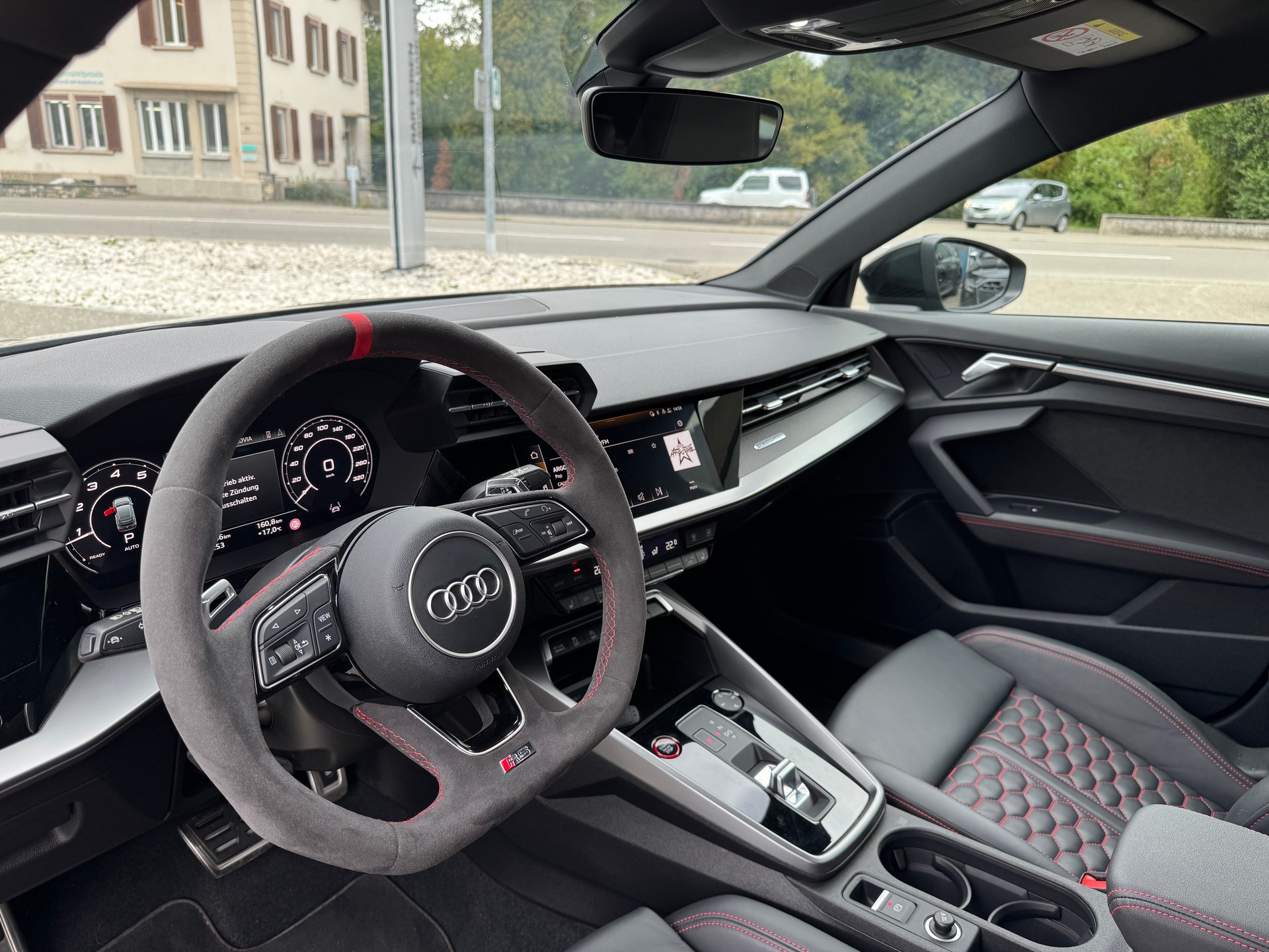 AUDI RS3 Sportback 2.5 TSI quattro S-tronic-image-18