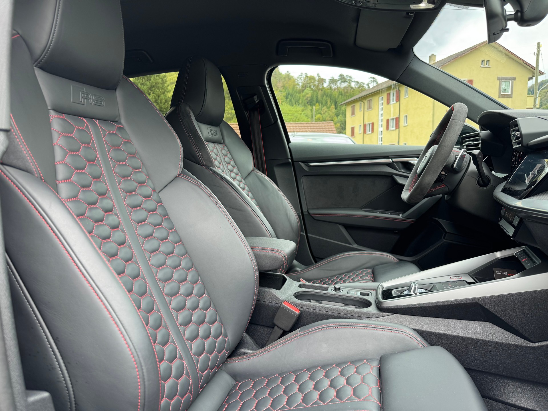 AUDI RS3 Sportback 2.5 TSI quattro S-tronic-image-14