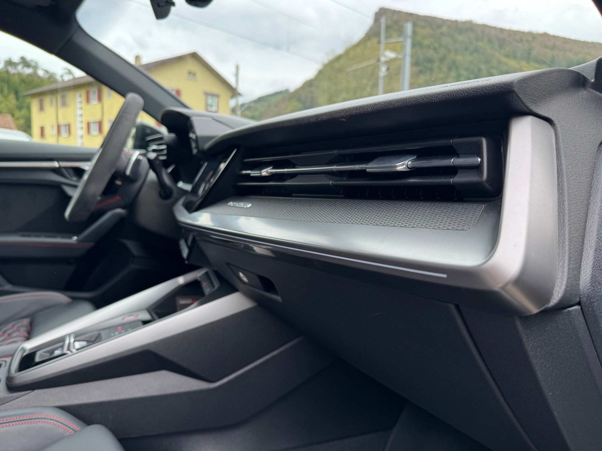 AUDI RS3 Sportback 2.5 TSI quattro S-tronic-image-21