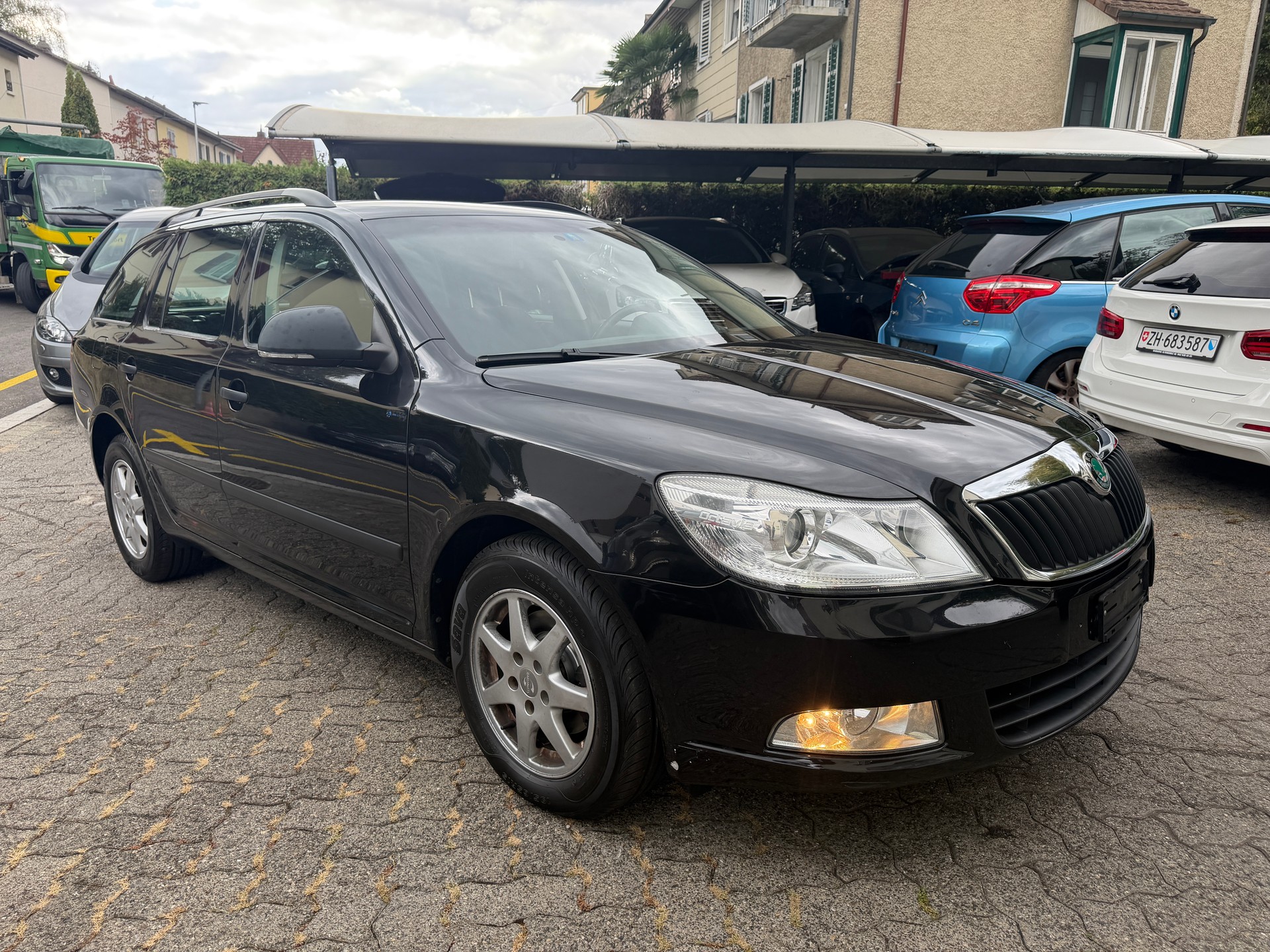 SKODA Octavia Combi 1.4 TSI Family MIT GARANTIE MÖGLICH-image-0