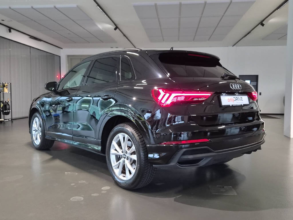 AUDI Q3 2.0 40 TFSI S line quattro S-Tronic-image-5