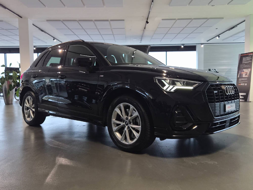 AUDI Q3 2.0 40 TFSI S line quattro S-Tronic-image-1