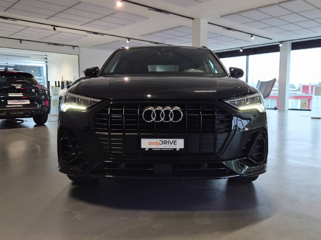 AUDI Q3 2.0 40 TFSI S line quattro S-Tronic-image-14