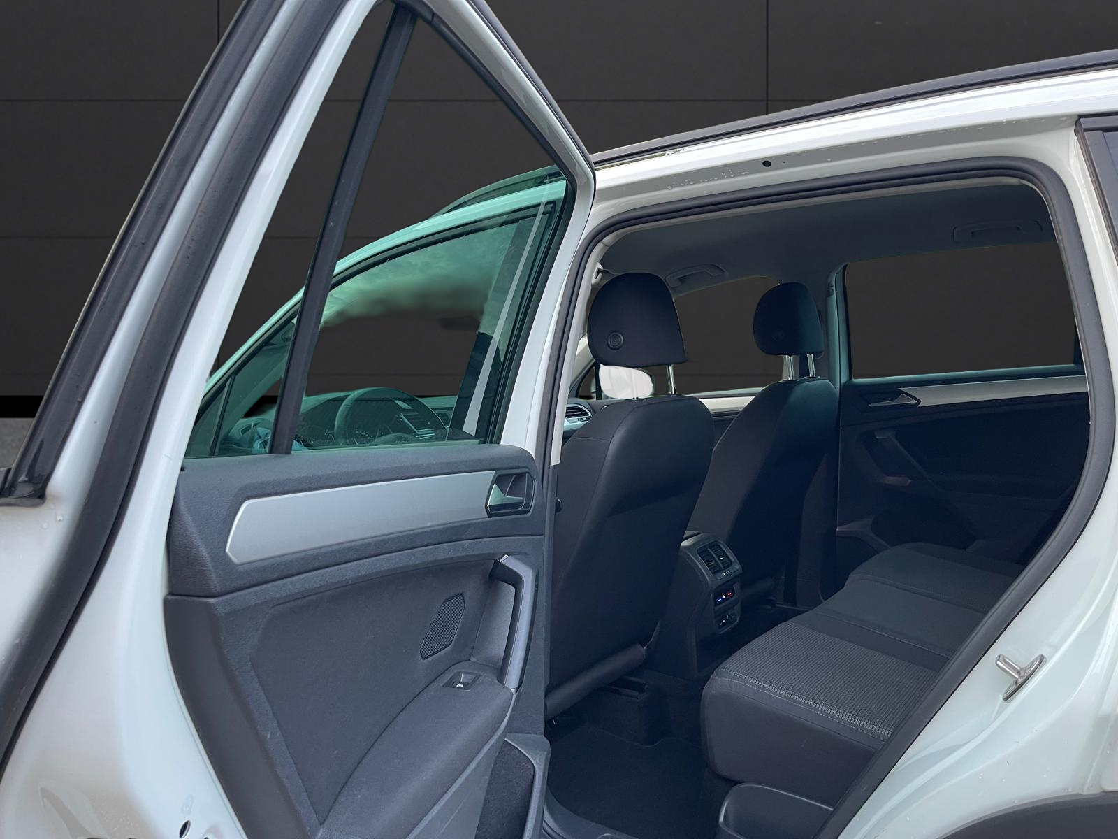 VW Tiguan 2.0 TDI SCR Trendline 4Motion DSG-image-10
