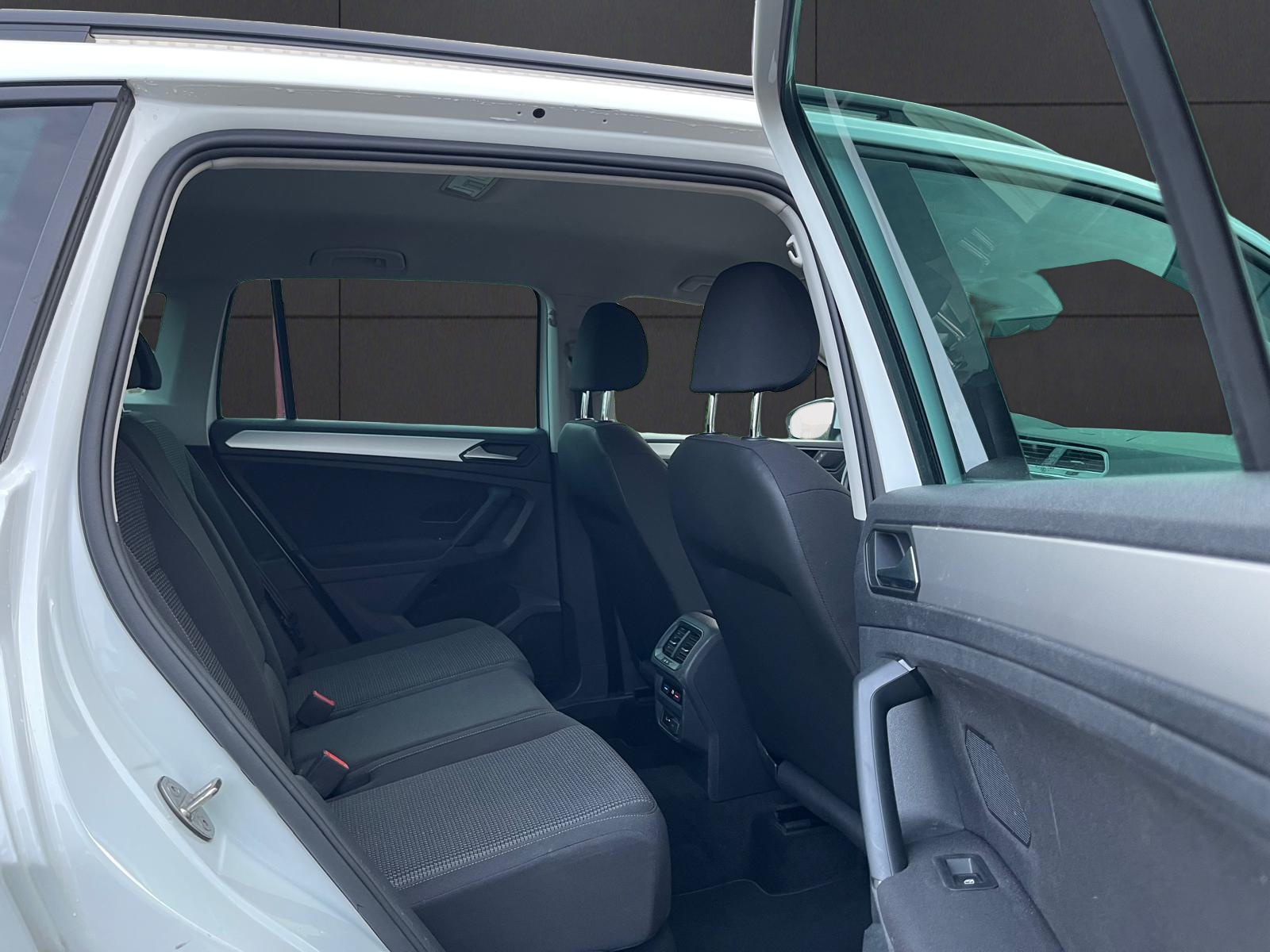 VW Tiguan 2.0 TDI SCR Trendline 4Motion DSG-image-12