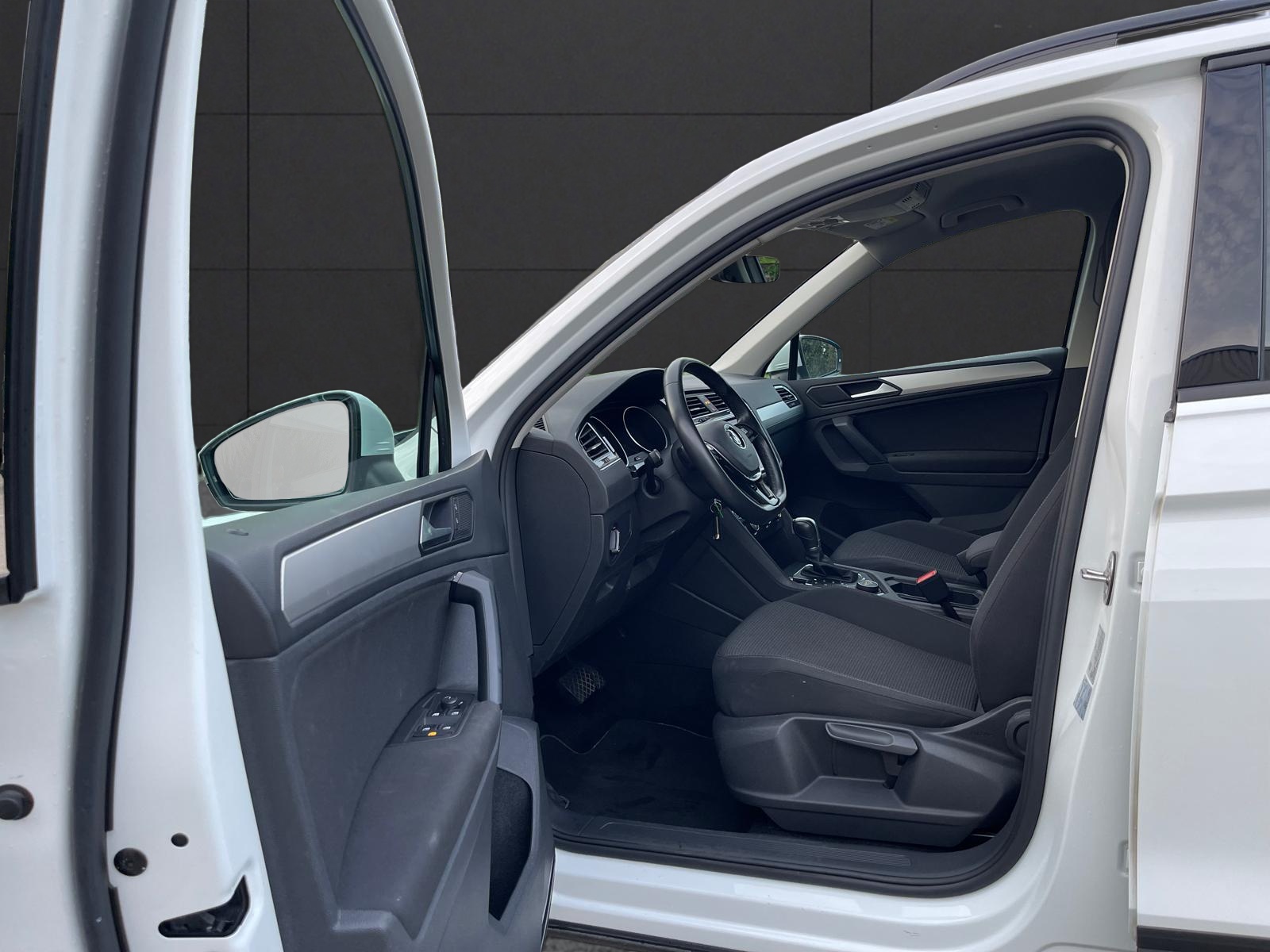 VW Tiguan 2.0 TDI SCR Trendline 4Motion DSG-image-9