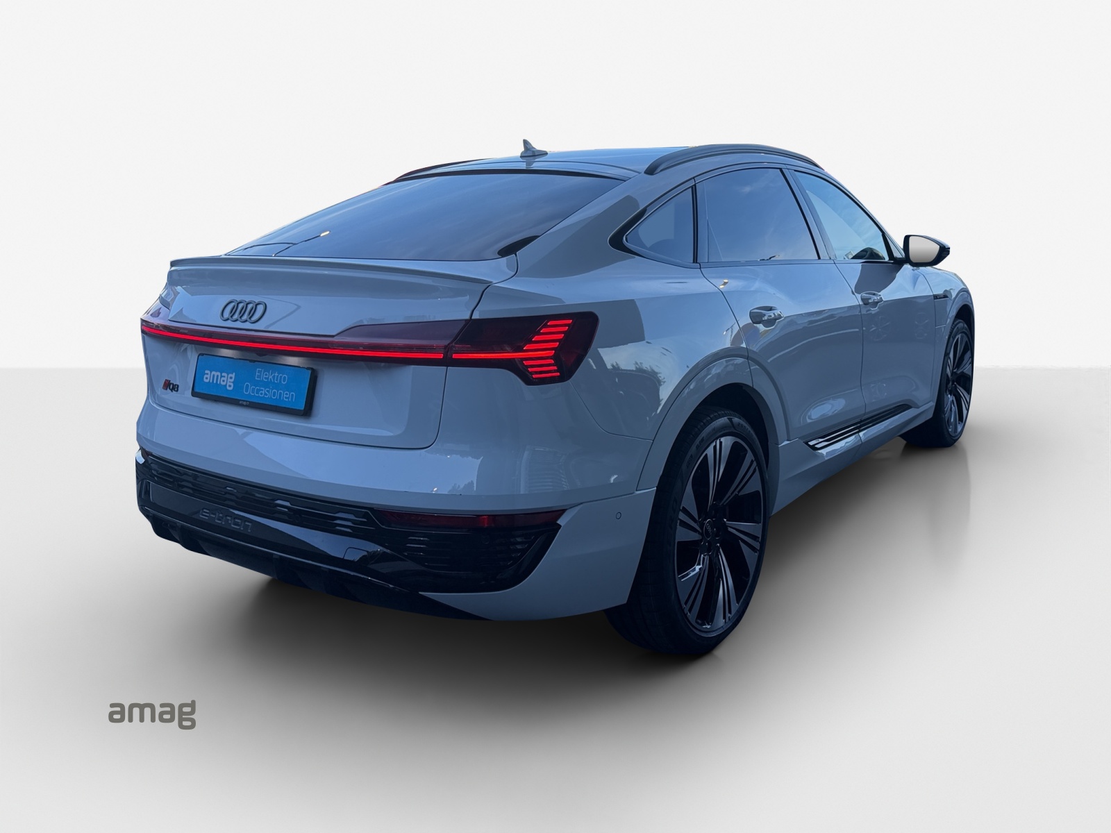 AUDI Q8 Sportback 55 e-tron Black Edition quattro-image-4