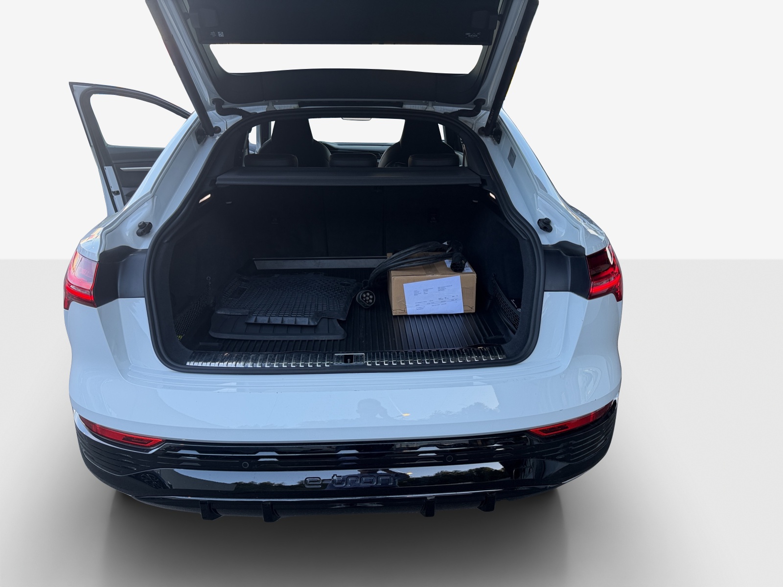 AUDI Q8 Sportback 55 e-tron Black Edition quattro-image-12