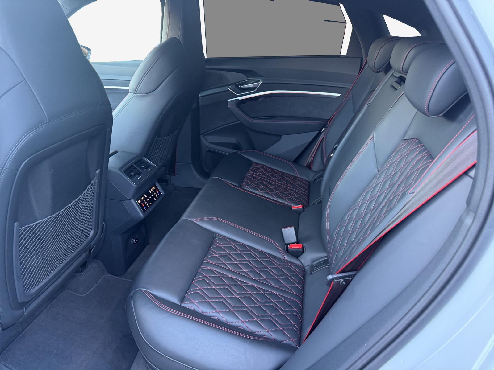 AUDI Q8 Sportback 55 e-tron Black Edition quattro-image-11