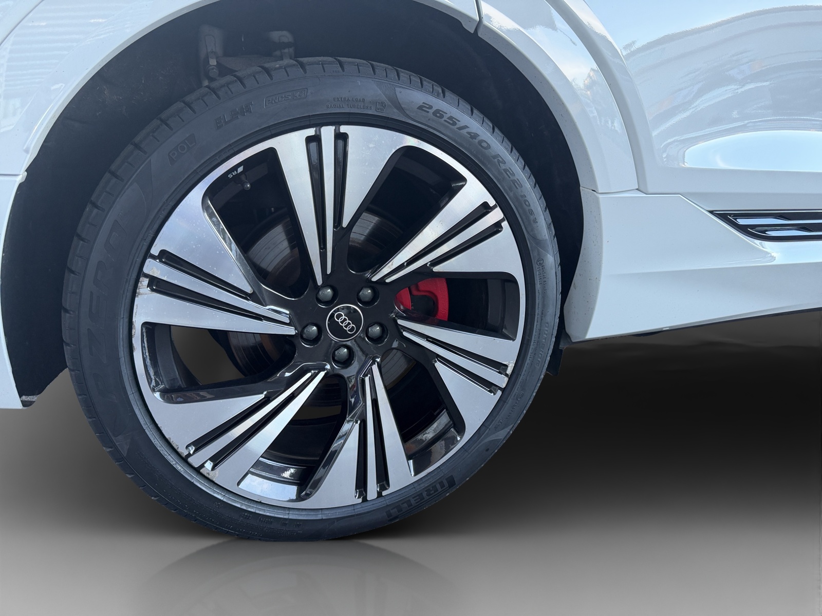 AUDI Q8 Sportback 55 e-tron Black Edition quattro-image-13
