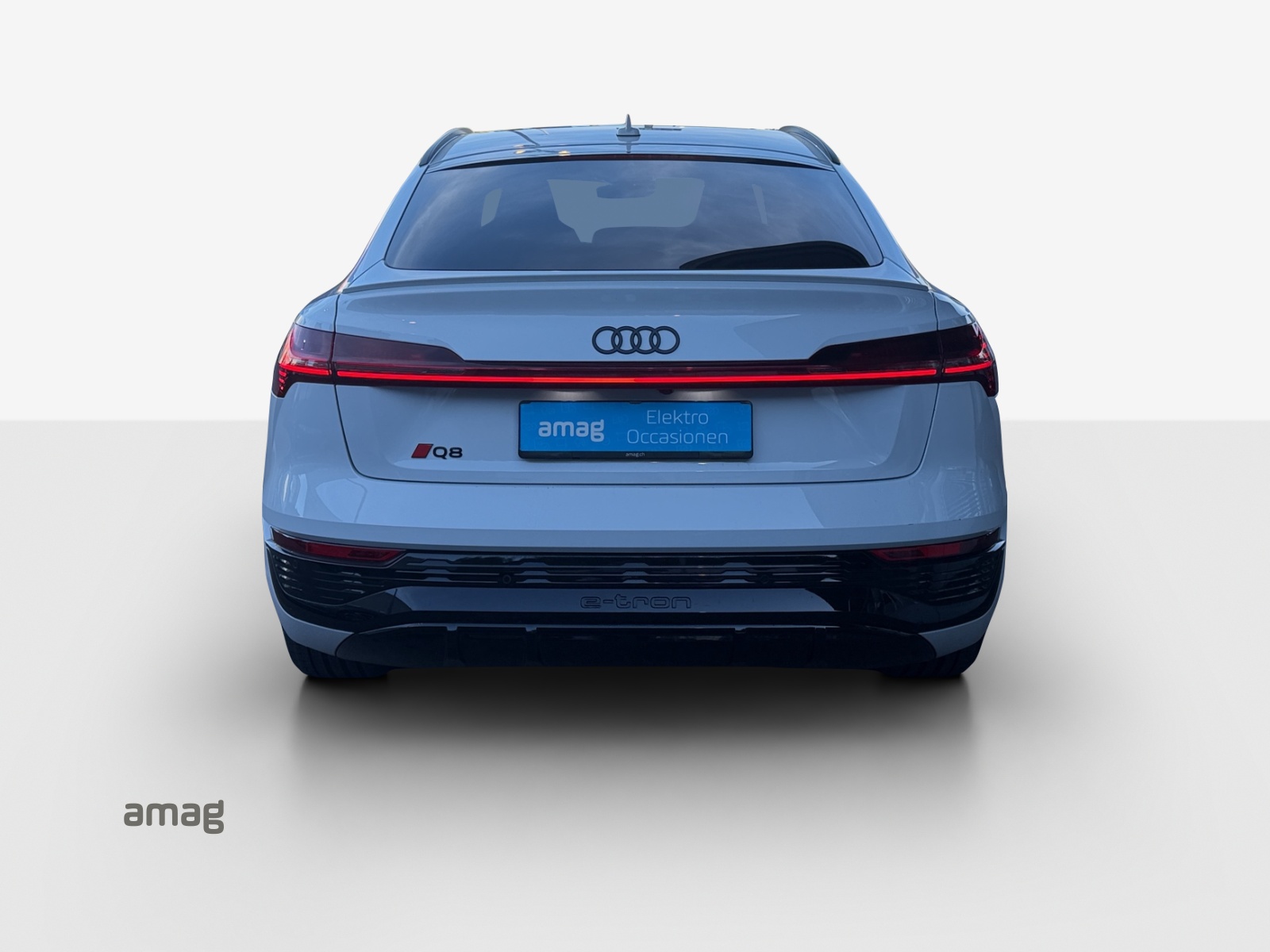 AUDI Q8 Sportback 55 e-tron Black Edition quattro-image-3