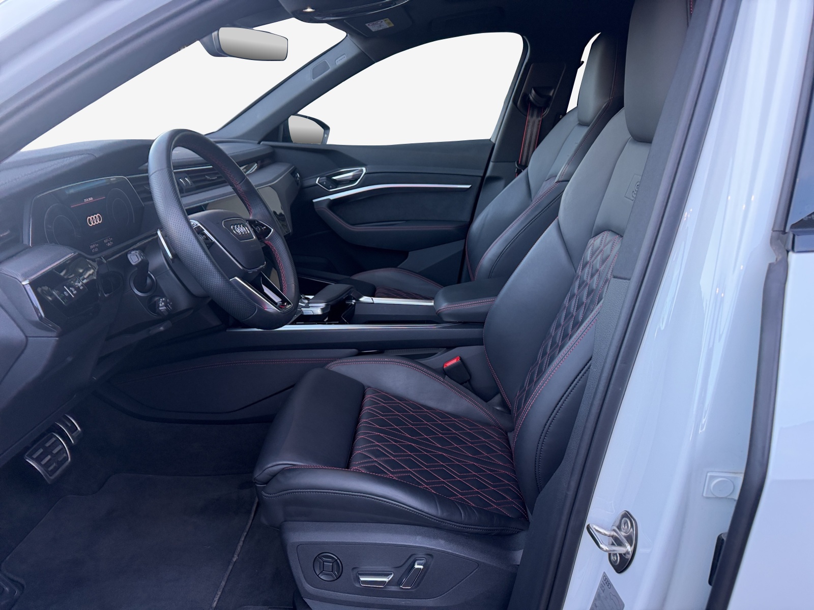 AUDI Q8 Sportback 55 e-tron Black Edition quattro-image-7