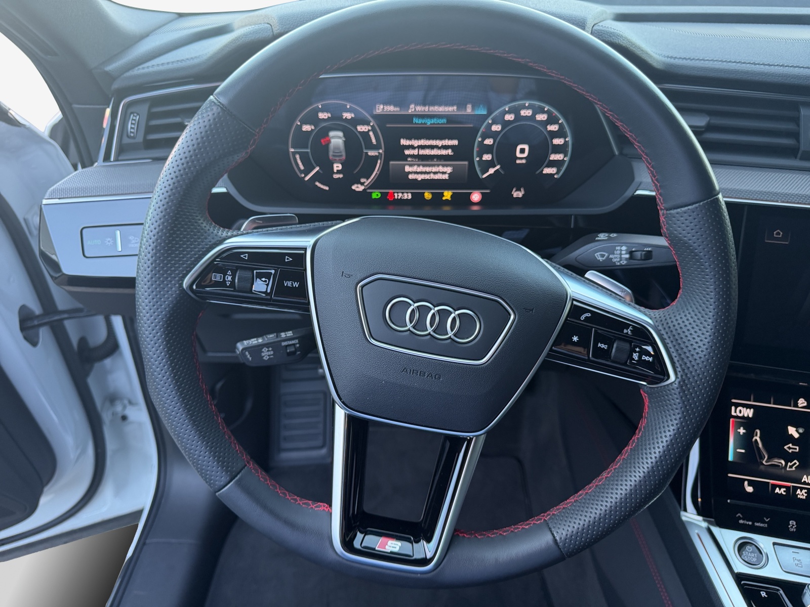AUDI Q8 Sportback 55 e-tron Black Edition quattro-image-9