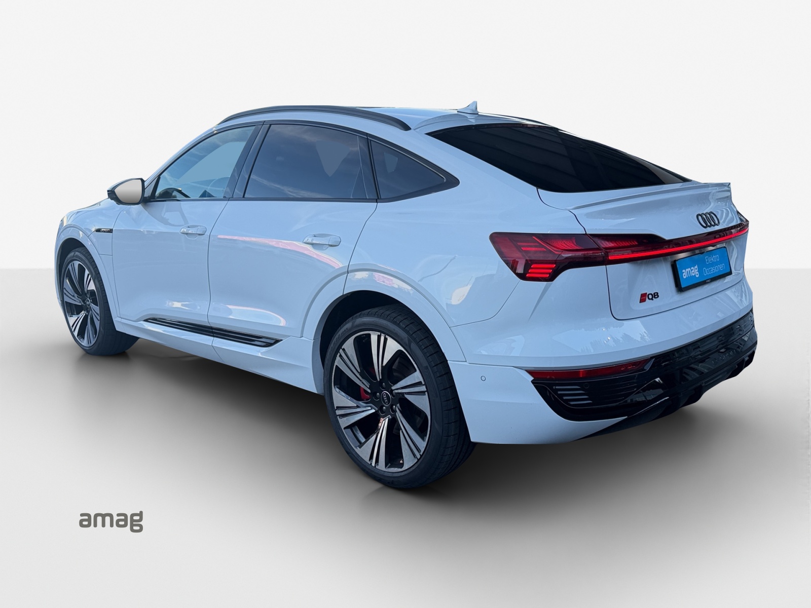 AUDI Q8 Sportback 55 e-tron Black Edition quattro-image-2