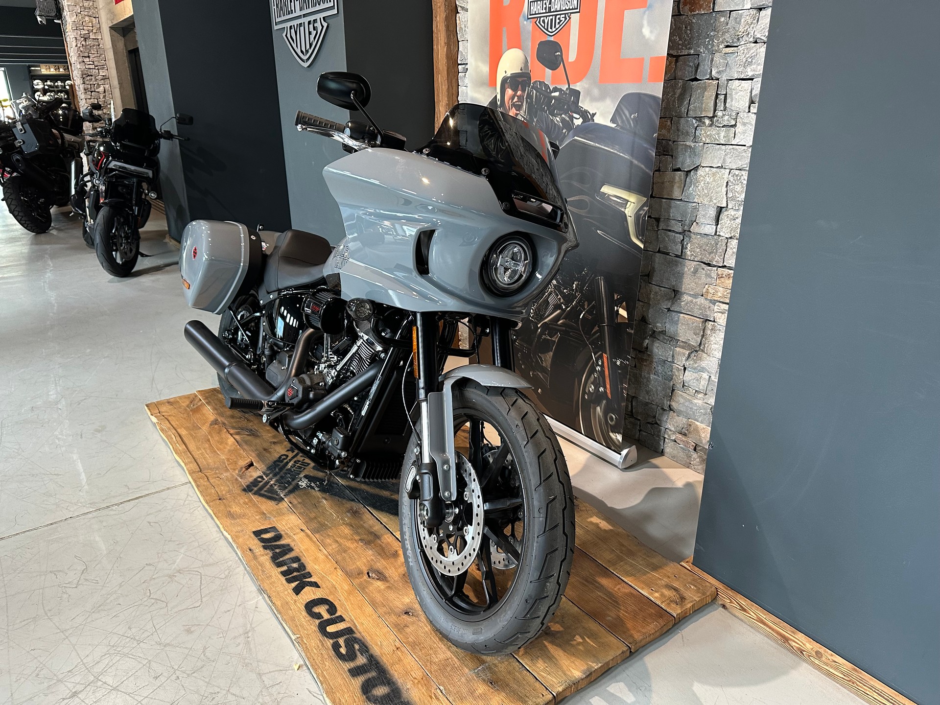 HARLEY-DAVIDSON FXLRST Low Rider ST 117ci-showroom-element-1