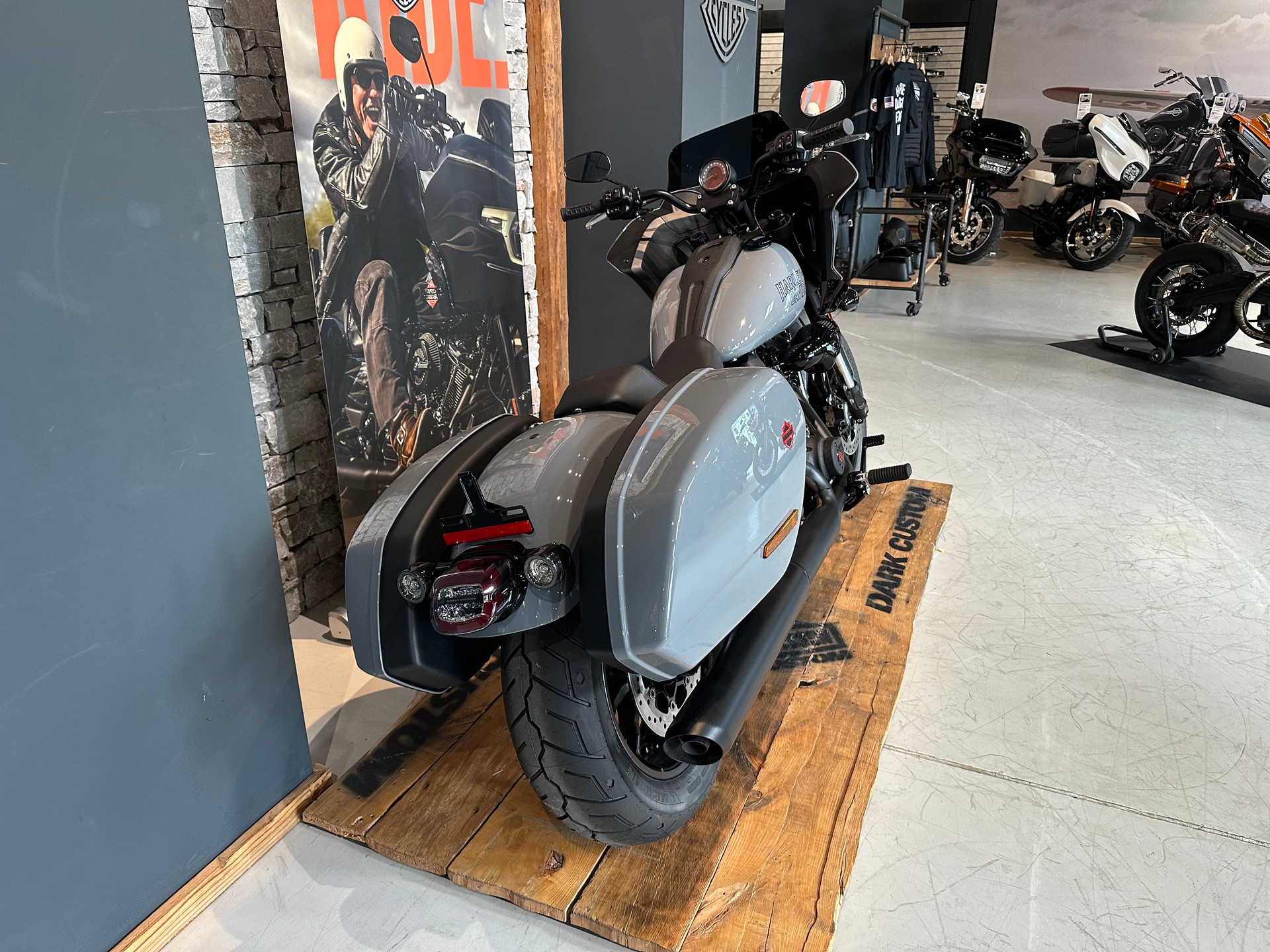 HARLEY-DAVIDSON FXLRST Low Rider ST 117ci-showroom-element-2