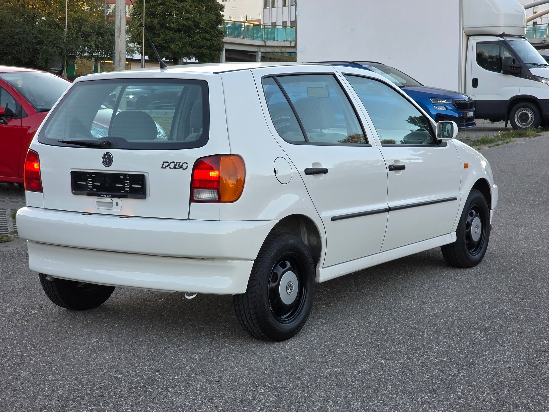 VW Polo 60 Automatic-image-2