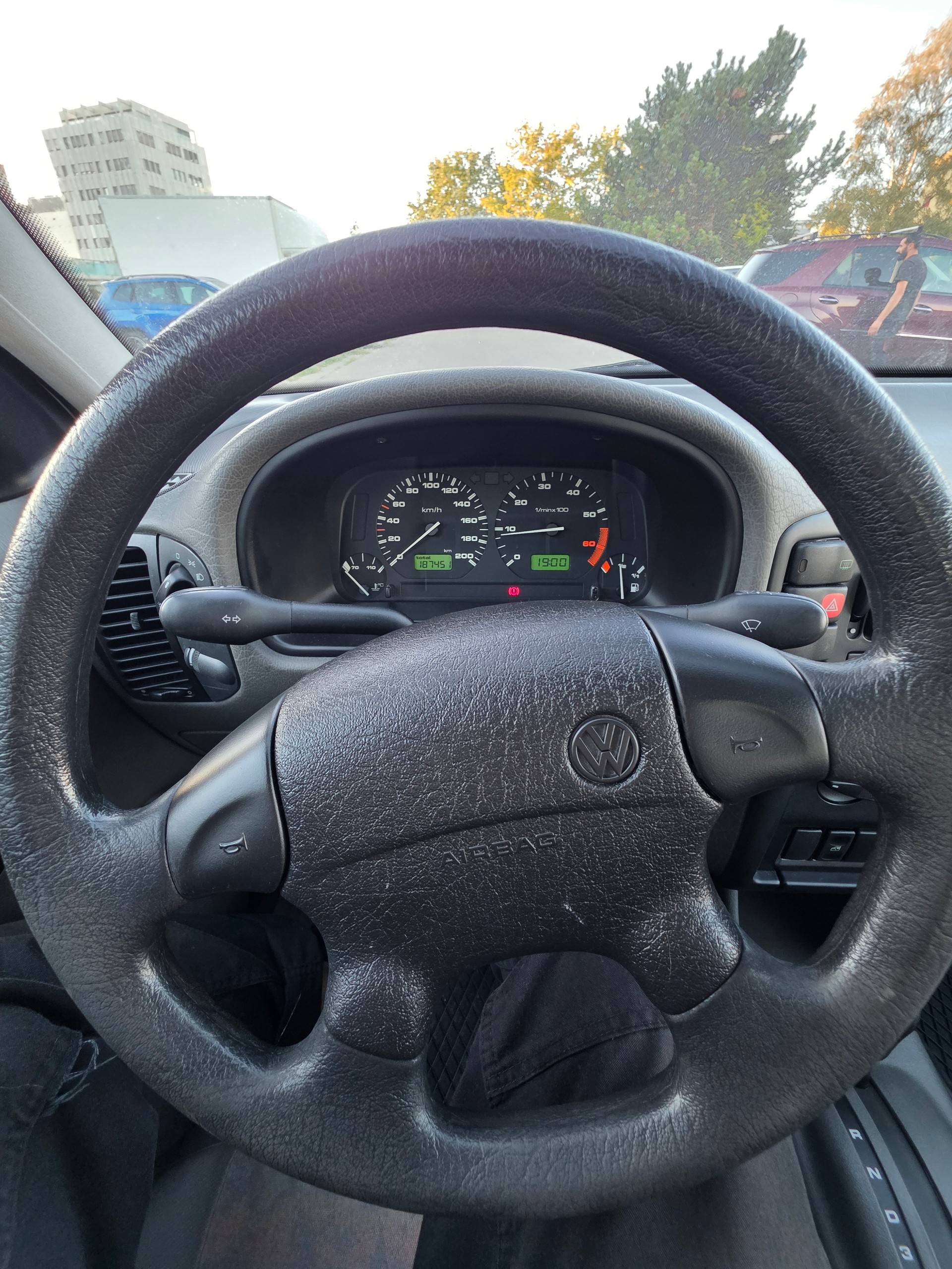 VW Polo 60 Automatic-image-7