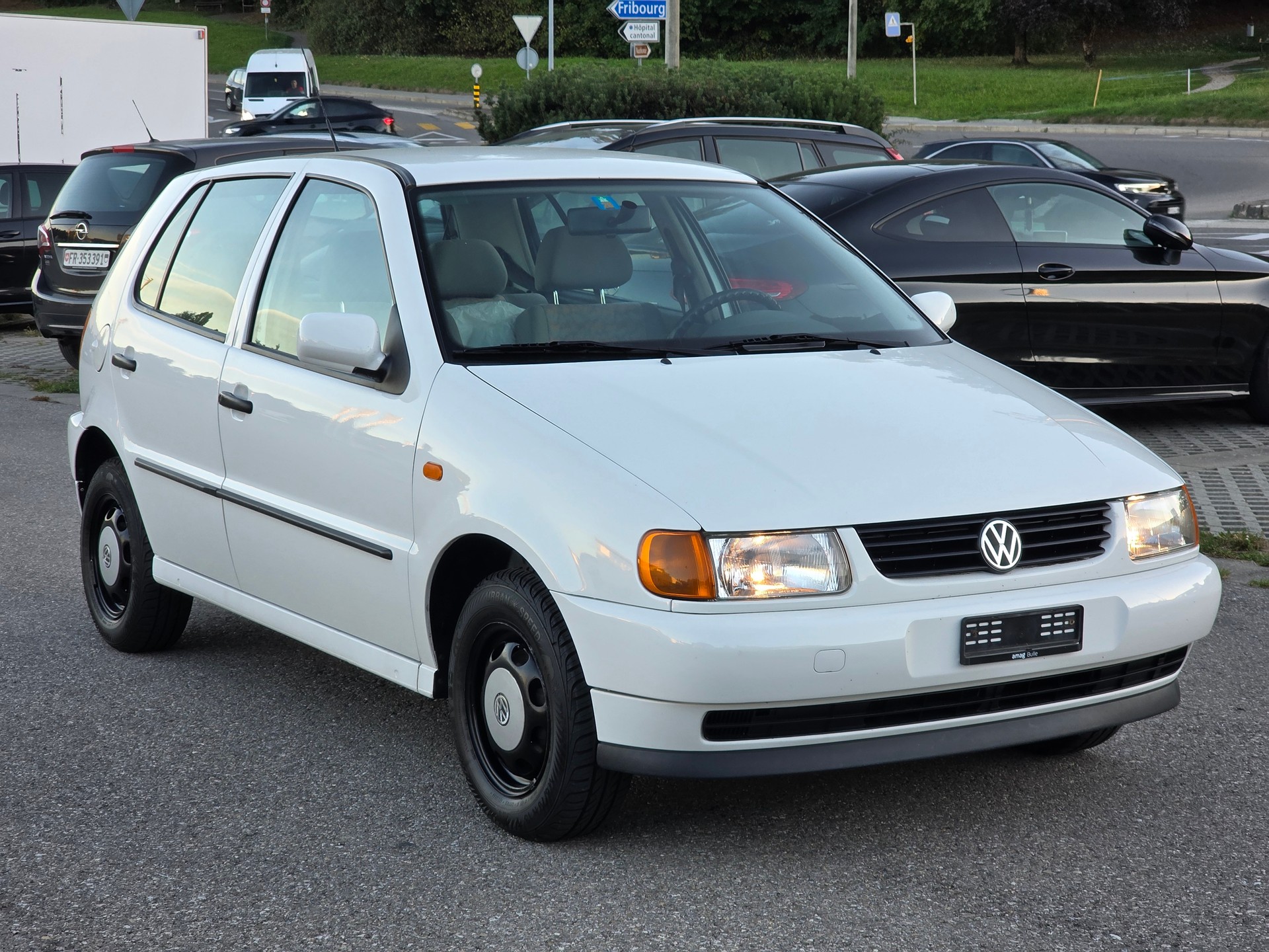 VW Polo 60 Automatic-image-1