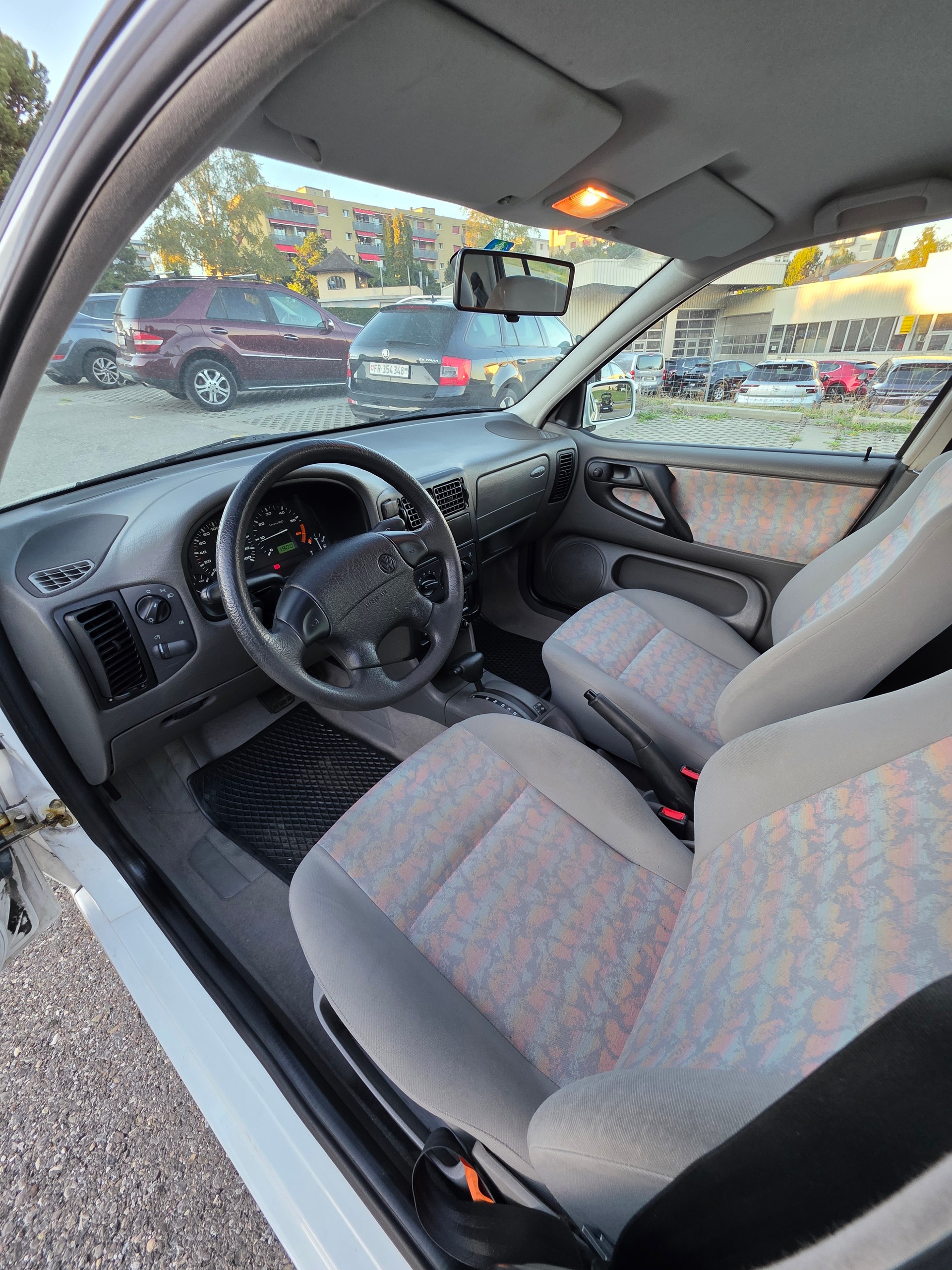VW Polo 60 Automatic-image-4