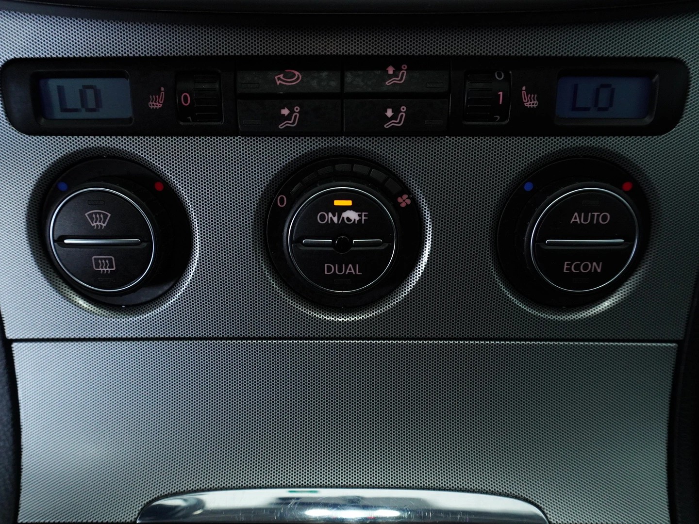 VW Passat Variant 2.0 FSI Sportline 4Motion-image-5