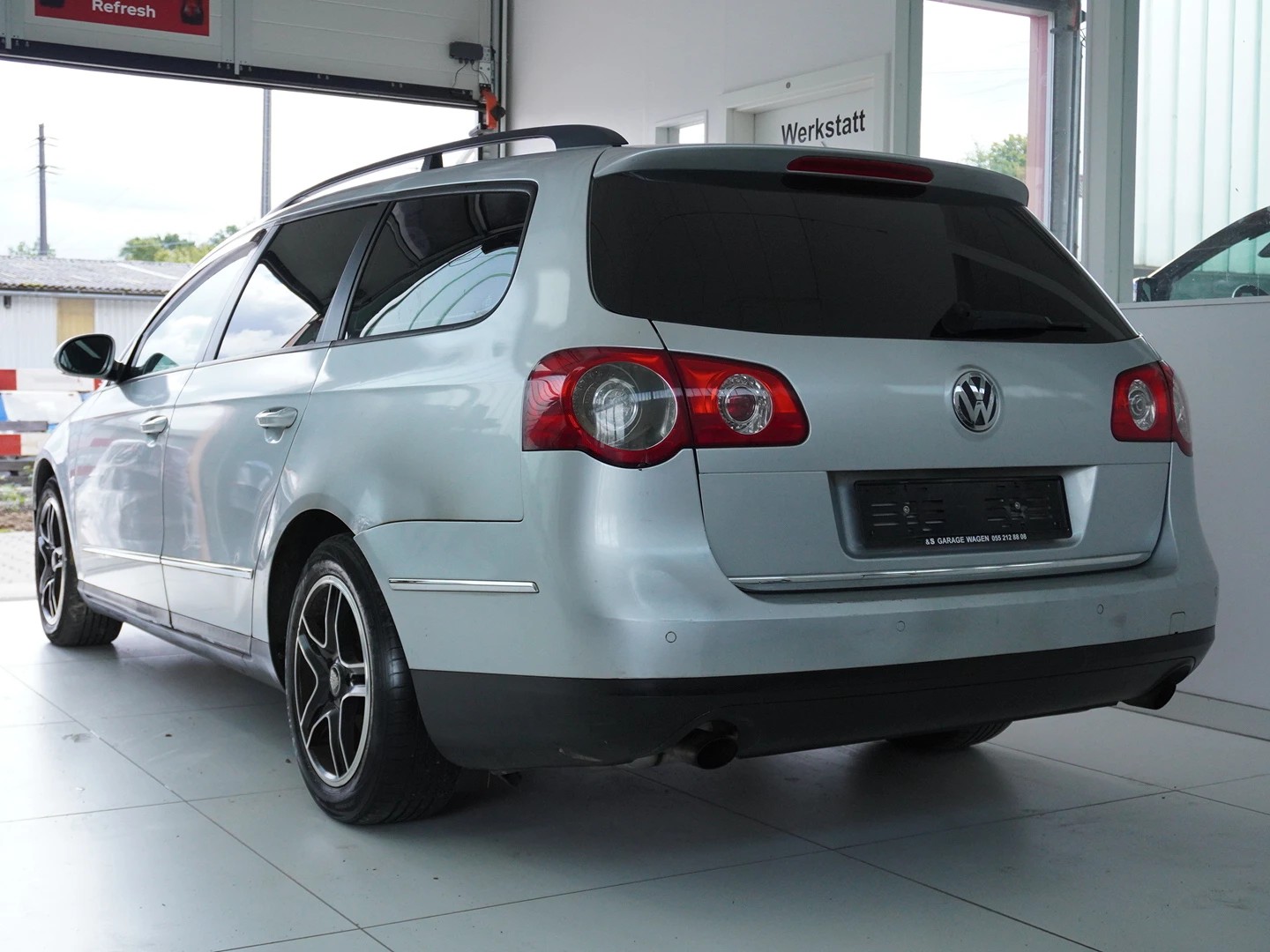 VW Passat Variant 2.0 FSI Sportline 4Motion-image-1