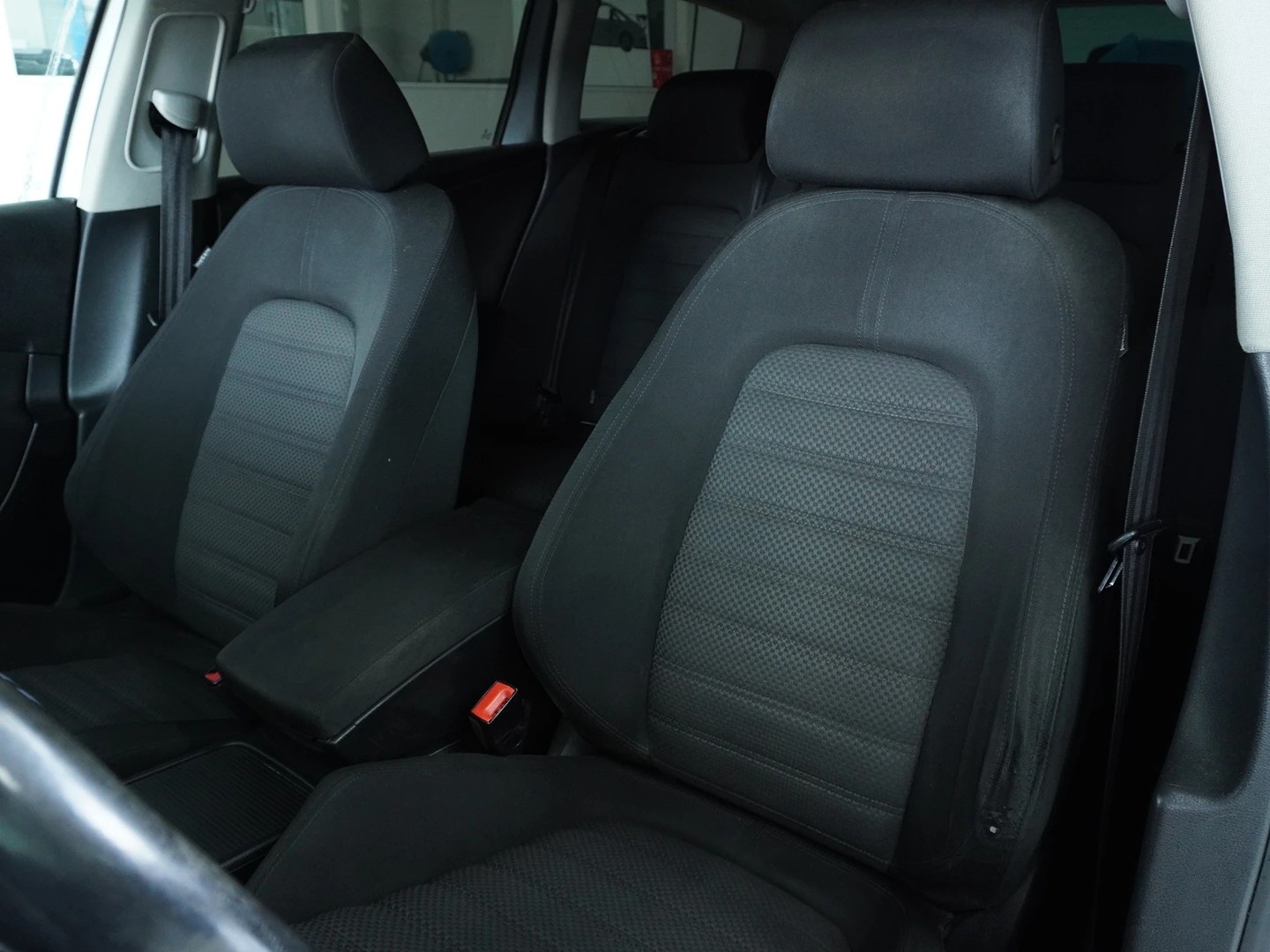 VW Passat Variant 2.0 FSI Sportline 4Motion-image-3