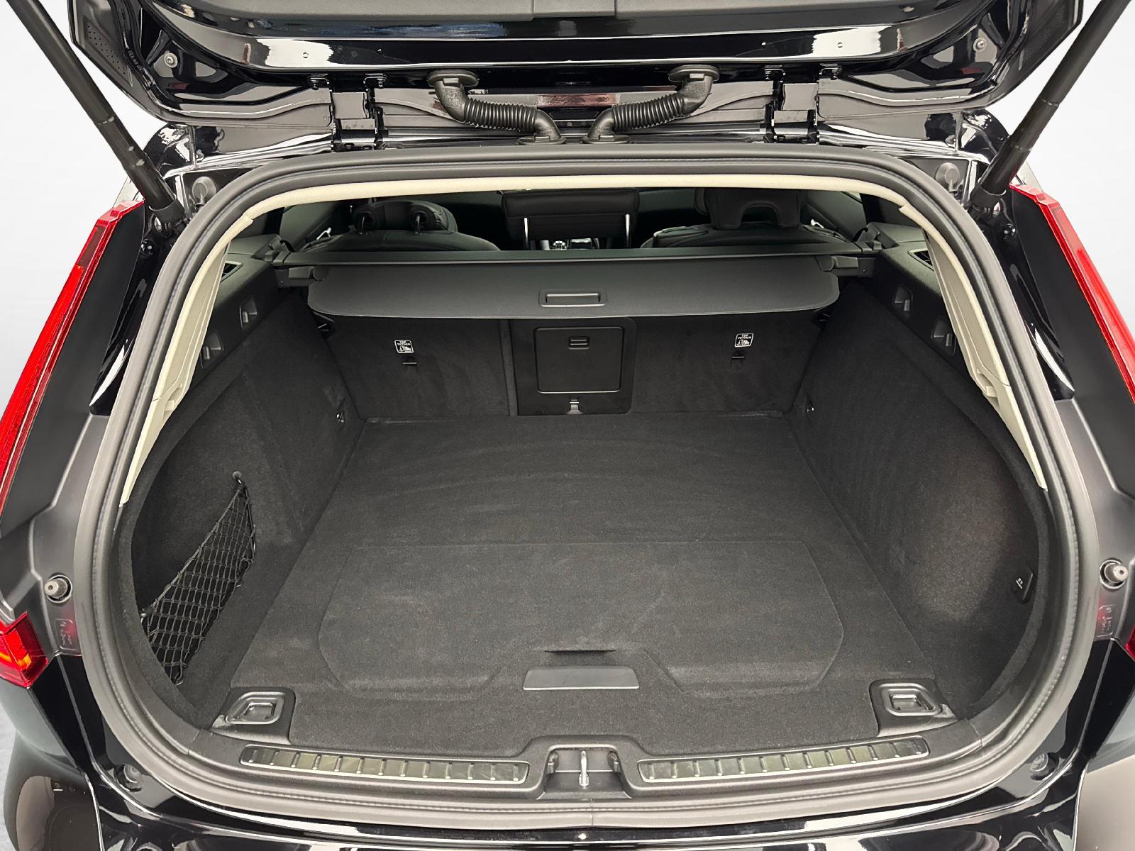 VOLVO V60 2.0 T6 TE Ultimate Dark eAWD-image-11