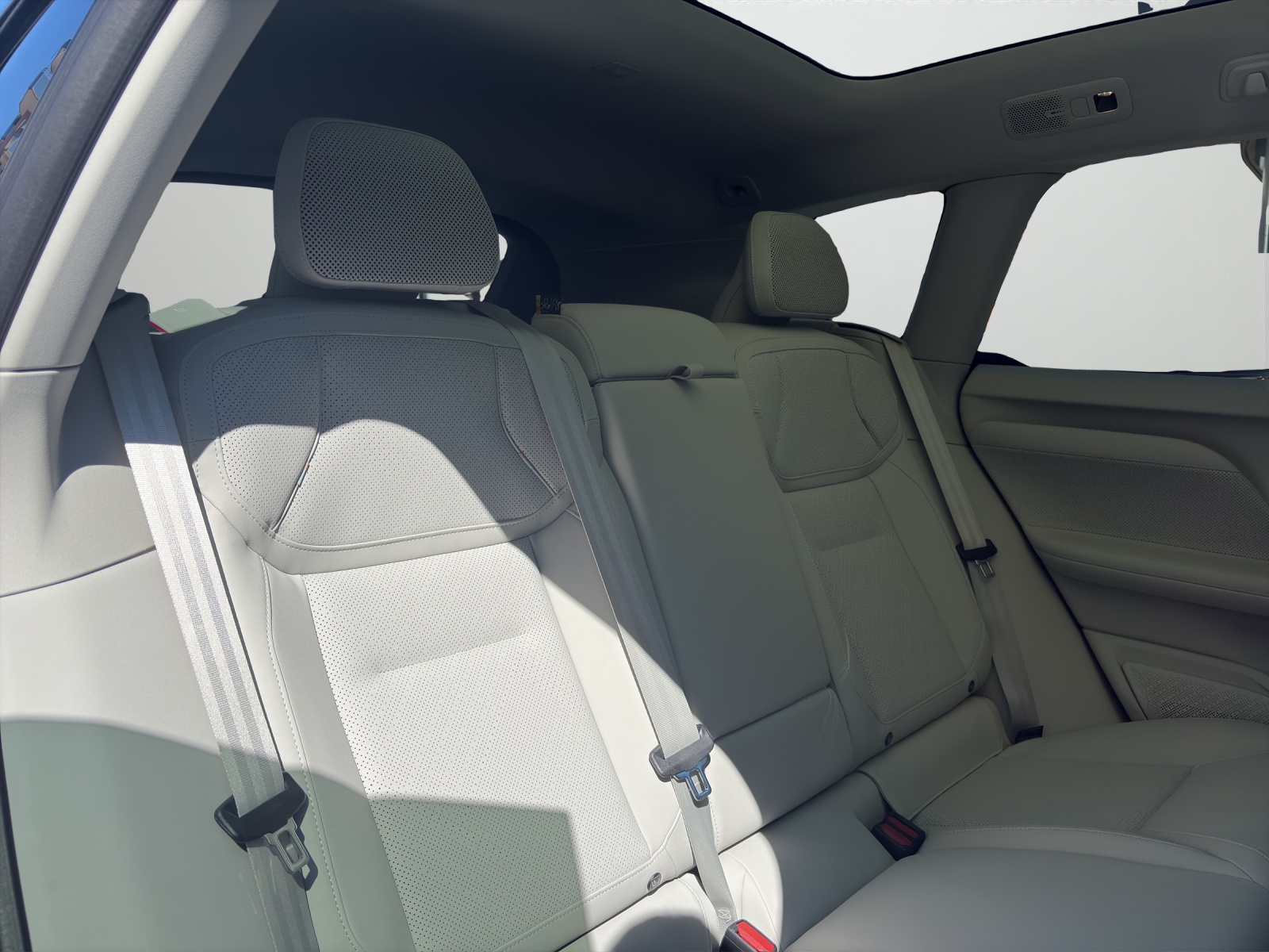 VOLVO EX60 Twin Ultra AWD-image-12